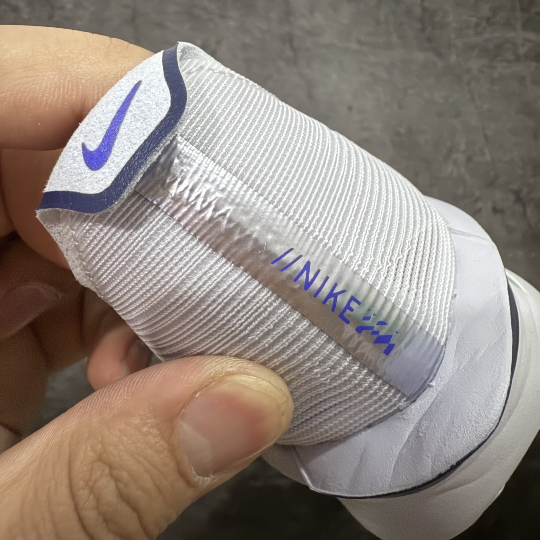 图片[2]-【XE纯原版】Nike ZoomX Vaporfly NEXT%4 减震马拉松跑步鞋 HF6414-001 全掌真碳板 原楦原纸版数据开发  目前市场最强品质 原版购入开发 原版定制网纱鞋面 分体式组合大底 中间层夹心全掌抗扭碳板 下层一次ReactX泡棉 区别市场一体底 超高质检清洁度 一切材质配件均与原版一致 原楦原纸板开发 匹配原版98%以上 完美弧度版型 原厂鞋标 立体反光鞋盒标 高端玩家必推版本 高价零售必推版本 欢迎对比市面任意版本‼️ 这双鞋简直是时尚与科技的完美融合，质感爆棚，搭配超亮眼的银色大勾子，瞬间成为街头焦点。不仅颜值在线，缓震性能更是一绝 不管是日常出街还是慢跑锻炼，都能给双脚极致舒适体验。  码数超全，36- 46 码任你选！别犹豫啦，穿上它，轻松走出潮流范，开启你的时尚运动新旅程 码段：36-46-选品中心