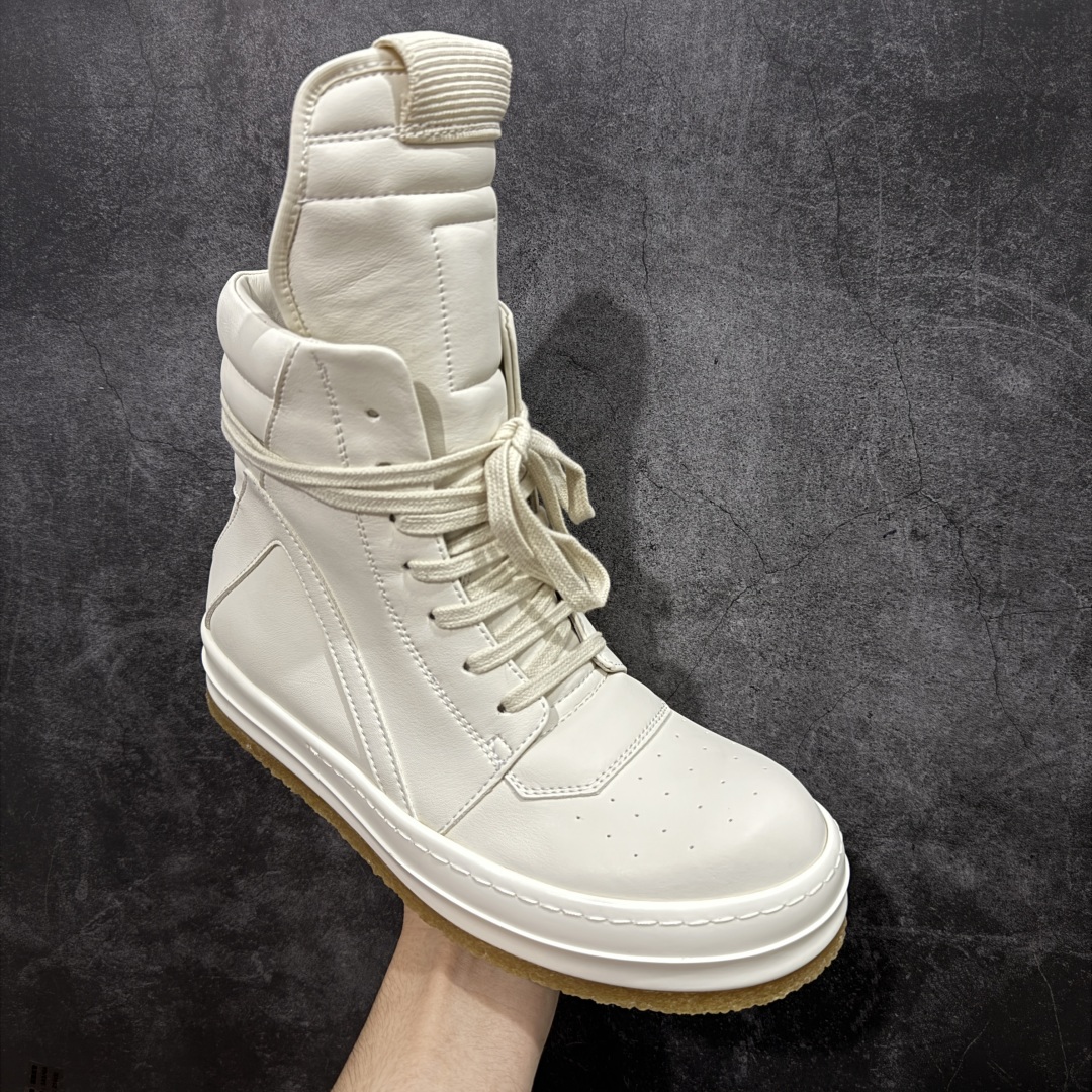 图片[3]-【莞产G版】Rick Owens Edfu 瑞克·欧文斯高帮皮面时尚运动板鞋 米白生胶高帮皮面倒三角 二级市场已经7K以上 平台客户随意卖四位数 RO广东原厂出品 纯原天花板 原版一比一复刻 冲正绝不翻车 还原度达到百分之98以上 原楦开发纸版版型 ZP拆解原版1：1复模裁片纸版 力求做到0错位 这样才能达到和zp一致的鞋型味道 采用进口cnc数控机床开发对版独家tpu奶香大底 区别于市场所有版本 zp同源全头层粒面小牛皮 达到和zp一致手感 原厂进口细纹布 万邦订购原厂高弹粉红色海绵 内里搭配软质细腻羊皮 TPU高密度大底 软硬度透光度高已经测试和原版一致 尺码：36 37 38 39 40 41 42 43 44 45 46-选品中心