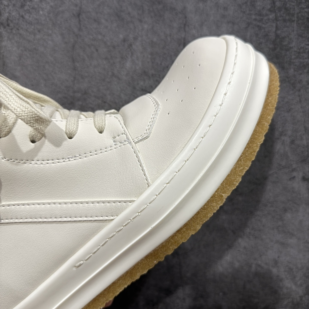 图片[6]-【莞产G版】Rick Owens Edfu 瑞克·欧文斯高帮皮面时尚运动板鞋 米白生胶高帮皮面倒三角 二级市场已经7K以上 平台客户随意卖四位数 RO广东原厂出品 纯原天花板 原版一比一复刻 冲正绝不翻车 还原度达到百分之98以上 原楦开发纸版版型 ZP拆解原版1：1复模裁片纸版 力求做到0错位 这样才能达到和zp一致的鞋型味道 采用进口cnc数控机床开发对版独家tpu奶香大底 区别于市场所有版本 zp同源全头层粒面小牛皮 达到和zp一致手感 原厂进口细纹布 万邦订购原厂高弹粉红色海绵 内里搭配软质细腻羊皮 TPU高密度大底 软硬度透光度高已经测试和原版一致 尺码：36 37 38 39 40 41 42 43 44 45 46-选品中心