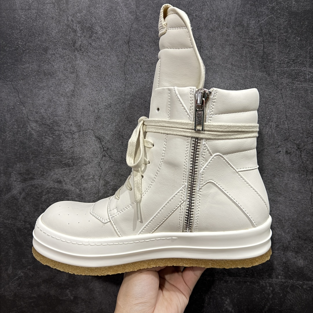 图片[2]-【莞产G版】Rick Owens Edfu 瑞克·欧文斯高帮皮面时尚运动板鞋 米白生胶高帮皮面倒三角 二级市场已经7K以上 平台客户随意卖四位数 RO广东原厂出品 纯原天花板 原版一比一复刻 冲正绝不翻车 还原度达到百分之98以上 原楦开发纸版版型 ZP拆解原版1：1复模裁片纸版 力求做到0错位 这样才能达到和zp一致的鞋型味道 采用进口cnc数控机床开发对版独家tpu奶香大底 区别于市场所有版本 zp同源全头层粒面小牛皮 达到和zp一致手感 原厂进口细纹布 万邦订购原厂高弹粉红色海绵 内里搭配软质细腻羊皮 TPU高密度大底 软硬度透光度高已经测试和原版一致 尺码：36 37 38 39 40 41 42 43 44 45 46-选品中心