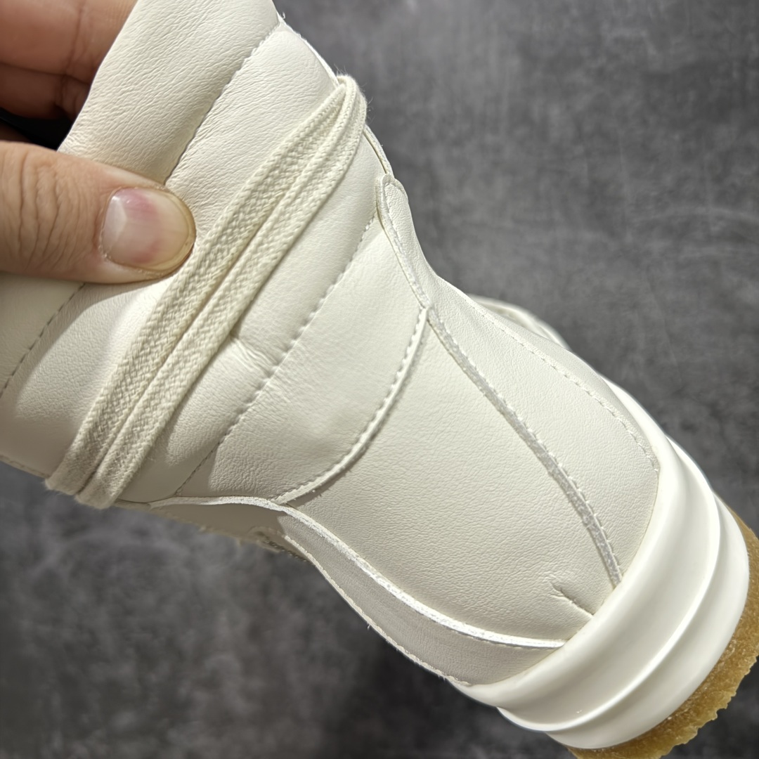 图片[5]-【莞产G版】Rick Owens Edfu 瑞克·欧文斯高帮皮面时尚运动板鞋 米白生胶高帮皮面倒三角 二级市场已经7K以上 平台客户随意卖四位数 RO广东原厂出品 纯原天花板 原版一比一复刻 冲正绝不翻车 还原度达到百分之98以上 原楦开发纸版版型 ZP拆解原版1：1复模裁片纸版 力求做到0错位 这样才能达到和zp一致的鞋型味道 采用进口cnc数控机床开发对版独家tpu奶香大底 区别于市场所有版本 zp同源全头层粒面小牛皮 达到和zp一致手感 原厂进口细纹布 万邦订购原厂高弹粉红色海绵 内里搭配软质细腻羊皮 TPU高密度大底 软硬度透光度高已经测试和原版一致 尺码：36 37 38 39 40 41 42 43 44 45 46-选品中心