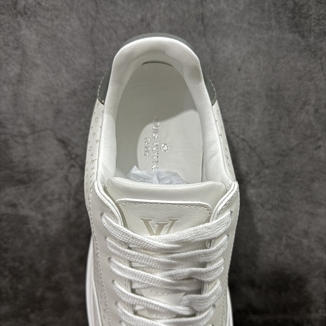 图片[8]-【莞顶礼盒版】LOUIS VUITTON skate sneaker 2025 秋冬男士系列 Classic 牛皮革 圆头系带 低帮 生活休闲鞋 原版开发 市面唯一正确版本 原版购入开发 欢迎对比 运动鞋于 2025 秋冬男士系列初次亮相 以光滑牛皮革塑造考究设计 可轻松融入各式造型 瞩目 LV 字母标注鞋侧 轻盈橡胶外底点缀 Vuitton 标识 材料使用原版定制进口头层牛皮 内里使用原版进口透气网里 原版开模橡胶发泡材质大底 内增高4CM 尺码：39 40 41 42 43 44 45-选品中心