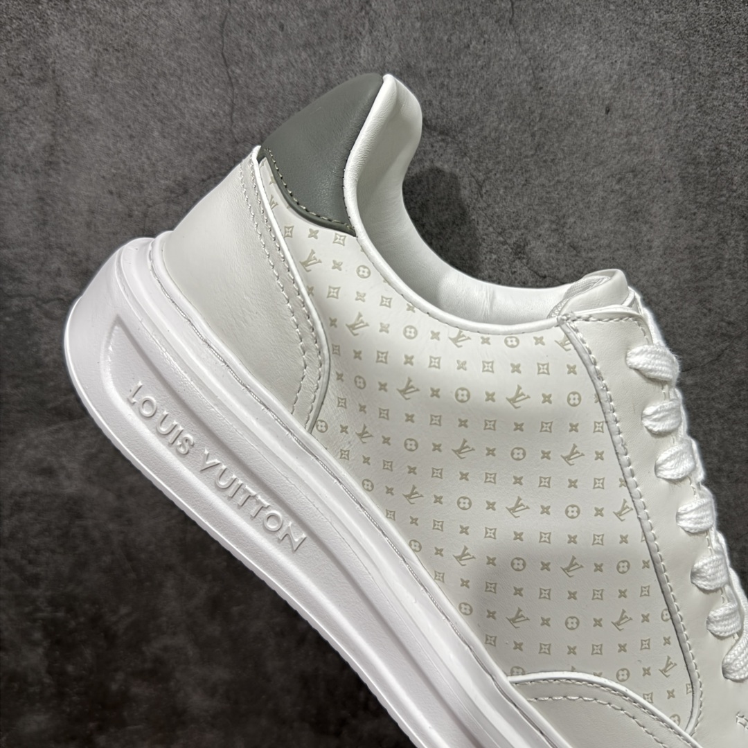 图片[7]-【莞顶礼盒版】LOUIS VUITTON skate sneaker 2025 秋冬男士系列 Classic 牛皮革 圆头系带 低帮 生活休闲鞋 原版开发 市面唯一正确版本 原版购入开发 欢迎对比 运动鞋于 2025 秋冬男士系列初次亮相 以光滑牛皮革塑造考究设计 可轻松融入各式造型 瞩目 LV 字母标注鞋侧 轻盈橡胶外底点缀 Vuitton 标识 材料使用原版定制进口头层牛皮 内里使用原版进口透气网里 原版开模橡胶发泡材质大底 内增高4CM 尺码：39 40 41 42 43 44 45-选品中心