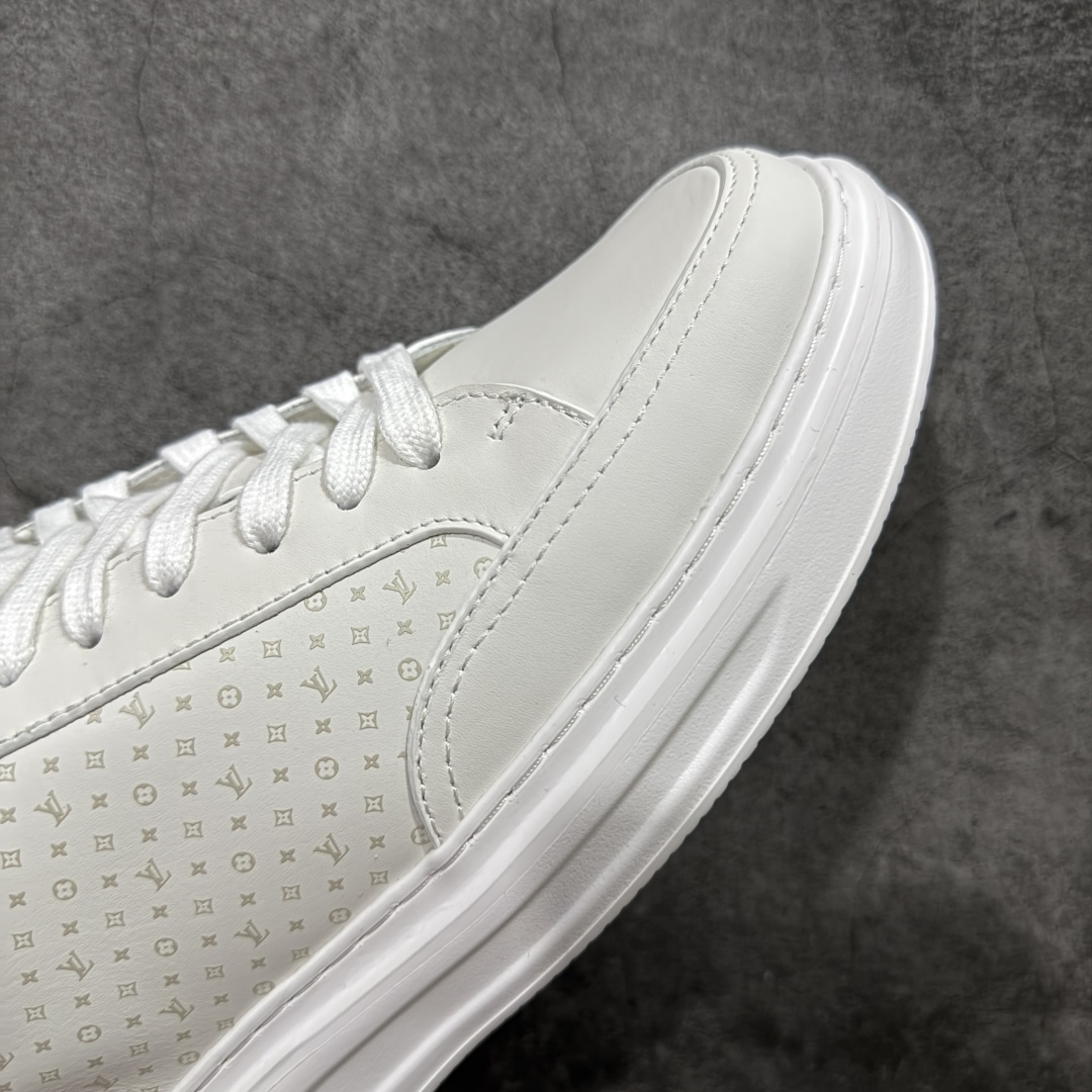 图片[6]-【莞顶礼盒版】LOUIS VUITTON skate sneaker 2025 秋冬男士系列 Classic 牛皮革 圆头系带 低帮 生活休闲鞋 原版开发 市面唯一正确版本 原版购入开发 欢迎对比 运动鞋于 2025 秋冬男士系列初次亮相 以光滑牛皮革塑造考究设计 可轻松融入各式造型 瞩目 LV 字母标注鞋侧 轻盈橡胶外底点缀 Vuitton 标识 材料使用原版定制进口头层牛皮 内里使用原版进口透气网里 原版开模橡胶发泡材质大底 内增高4CM 尺码：39 40 41 42 43 44 45-选品中心
