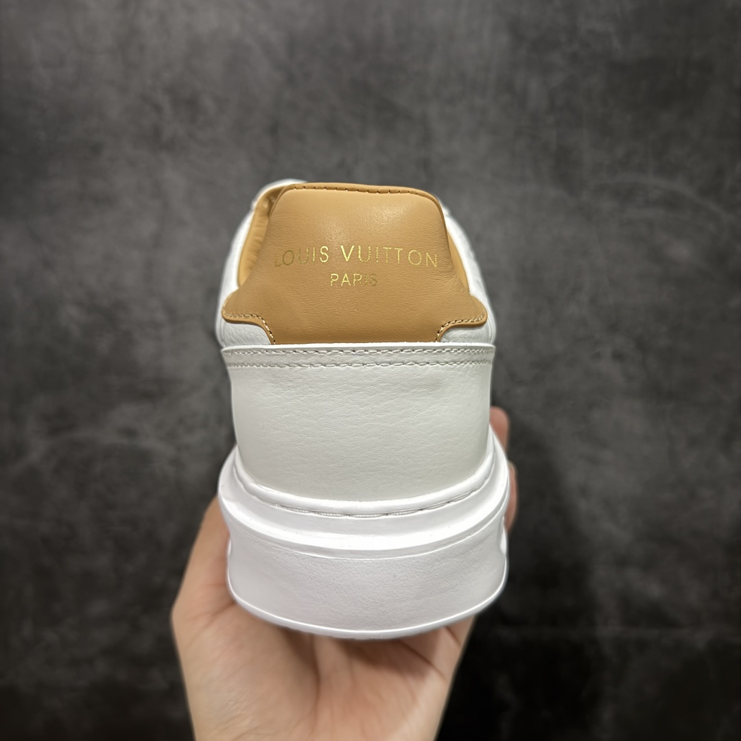 图片[4]-【莞顶礼盒版】LOUIS VUITTON skate sneaker 2025 秋冬男士系列 Classic 牛皮革 圆头系带 低帮 生活休闲鞋 原版开发 市面唯一正确版本 原版购入开发 欢迎对比 运动鞋于 2025 秋冬男士系列初次亮相 以光滑牛皮革塑造考究设计 可轻松融入各式造型 瞩目 LV 字母标注鞋侧 轻盈橡胶外底点缀 Vuitton 标识 材料使用原版定制进口头层牛皮 内里使用原版进口透气网里 原版开模橡胶发泡材质大底 内增高4CM 尺码：39 40 41 42 43 44 45-选品中心