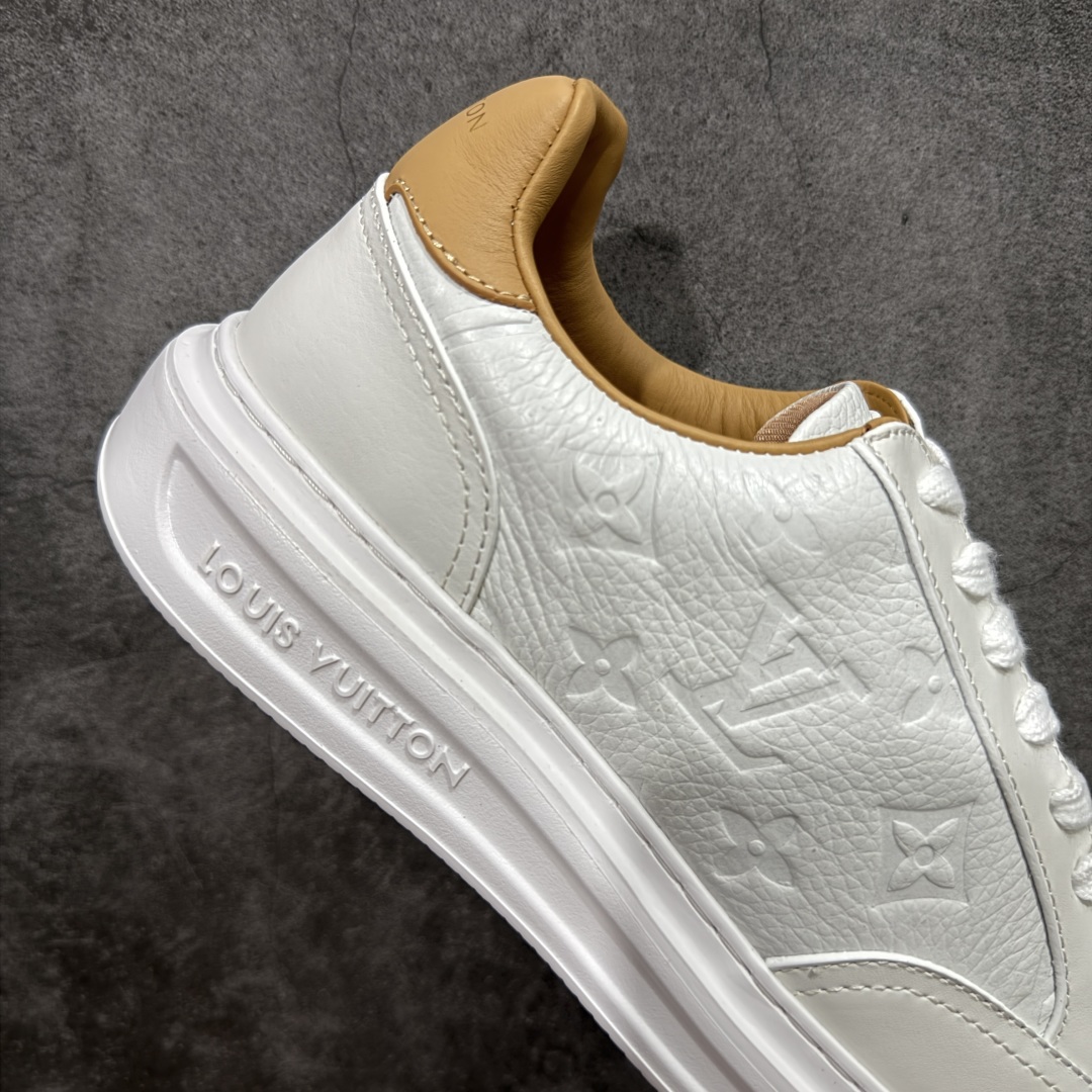 图片[7]-【莞顶礼盒版】LOUIS VUITTON skate sneaker 2025 秋冬男士系列 Classic 牛皮革 圆头系带 低帮 生活休闲鞋 原版开发 市面唯一正确版本 原版购入开发 欢迎对比 运动鞋于 2025 秋冬男士系列初次亮相 以光滑牛皮革塑造考究设计 可轻松融入各式造型 瞩目 LV 字母标注鞋侧 轻盈橡胶外底点缀 Vuitton 标识 材料使用原版定制进口头层牛皮 内里使用原版进口透气网里 原版开模橡胶发泡材质大底 内增高4CM 尺码：39 40 41 42 43 44 45-选品中心