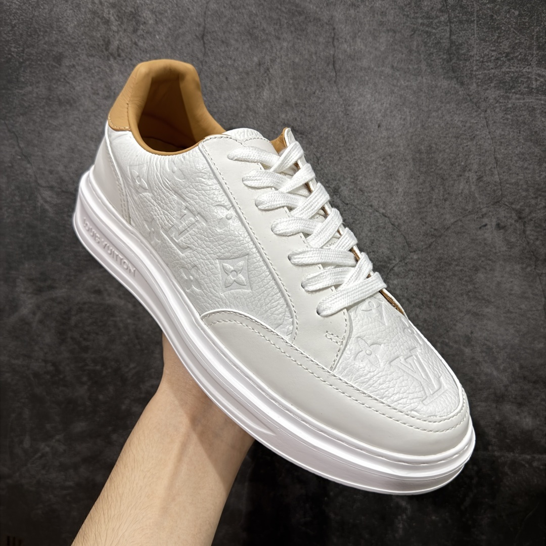 图片[3]-【莞顶礼盒版】LOUIS VUITTON skate sneaker 2025 秋冬男士系列 Classic 牛皮革 圆头系带 低帮 生活休闲鞋 原版开发 市面唯一正确版本 原版购入开发 欢迎对比 运动鞋于 2025 秋冬男士系列初次亮相 以光滑牛皮革塑造考究设计 可轻松融入各式造型 瞩目 LV 字母标注鞋侧 轻盈橡胶外底点缀 Vuitton 标识 材料使用原版定制进口头层牛皮 内里使用原版进口透气网里 原版开模橡胶发泡材质大底 内增高4CM 尺码：39 40 41 42 43 44 45-选品中心