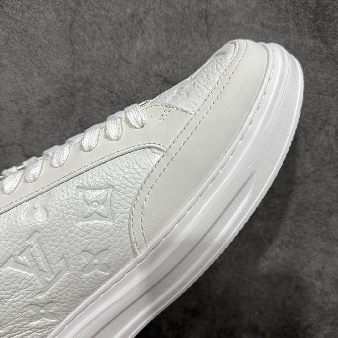 图片[6]-【莞顶礼盒版】LOUIS VUITTON skate sneaker 2025 秋冬男士系列 Classic 牛皮革 圆头系带 低帮 生活休闲鞋 原版开发 市面唯一正确版本 原版购入开发 欢迎对比 运动鞋于 2025 秋冬男士系列初次亮相 以光滑牛皮革塑造考究设计 可轻松融入各式造型 瞩目 LV 字母标注鞋侧 轻盈橡胶外底点缀 Vuitton 标识 材料使用原版定制进口头层牛皮 内里使用原版进口透气网里 原版开模橡胶发泡材质大底 内增高4CM 尺码：39 40 41 42 43 44 45-选品中心