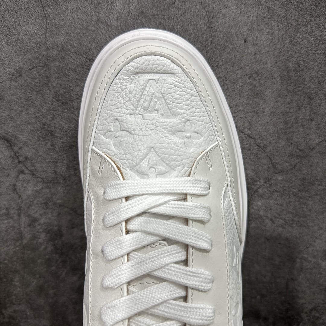 图片[5]-【莞顶礼盒版】LOUIS VUITTON skate sneaker 2025 秋冬男士系列 Classic 牛皮革 圆头系带 低帮 生活休闲鞋 原版开发 市面唯一正确版本 原版购入开发 欢迎对比 运动鞋于 2025 秋冬男士系列初次亮相 以光滑牛皮革塑造考究设计 可轻松融入各式造型 瞩目 LV 字母标注鞋侧 轻盈橡胶外底点缀 Vuitton 标识 材料使用原版定制进口头层牛皮 内里使用原版进口透气网里 原版开模橡胶发泡材质大底 内增高4CM 尺码：39 40 41 42 43 44 45-选品中心