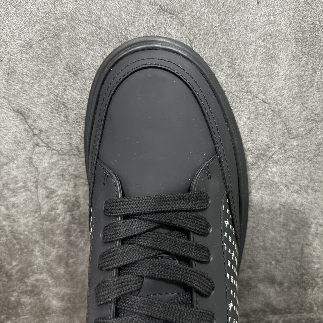 图片[5]-【莞顶礼盒版】LOUIS VUITTON skate sneaker 2025 秋冬男士系列 Classic 牛皮革 圆头系带 低帮 生活休闲鞋 原版开发 市面唯一正确版本 原版购入开发 欢迎对比 运动鞋于 2025 秋冬男士系列初次亮相 以光滑牛皮革塑造考究设计 可轻松融入各式造型 瞩目 LV 字母标注鞋侧 轻盈橡胶外底点缀 Vuitton 标识 材料使用原版定制进口头层牛皮 内里使用原版进口透气网里 原版开模橡胶发泡材质大底 内增高4CM 尺码：39 40 41 42 43 44 45-选品中心