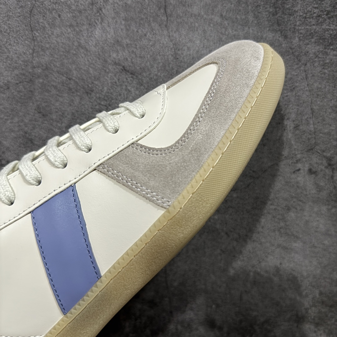 图片[6]-【莞定礼盒版】迪奥德训鞋DIOR迪奥 B01 Matchpoint 圆头系带低帮 原版开发 原材料打造 顶级礼盒包装 目前市场最高版本 标志着Dior经典款式的回归,以时尚优雅的廓形重新诠释。采用光滑皮革精心制作,鞋舌和内部侧面饰以Dior标志,鞋后跟处饰以CDIcon标志。搭配同色调橡胶鞋底点缀以Dior标志,可与Dior Icons限定 的各式造型搭配,打造精致造型。 尺码：39-45-选品中心