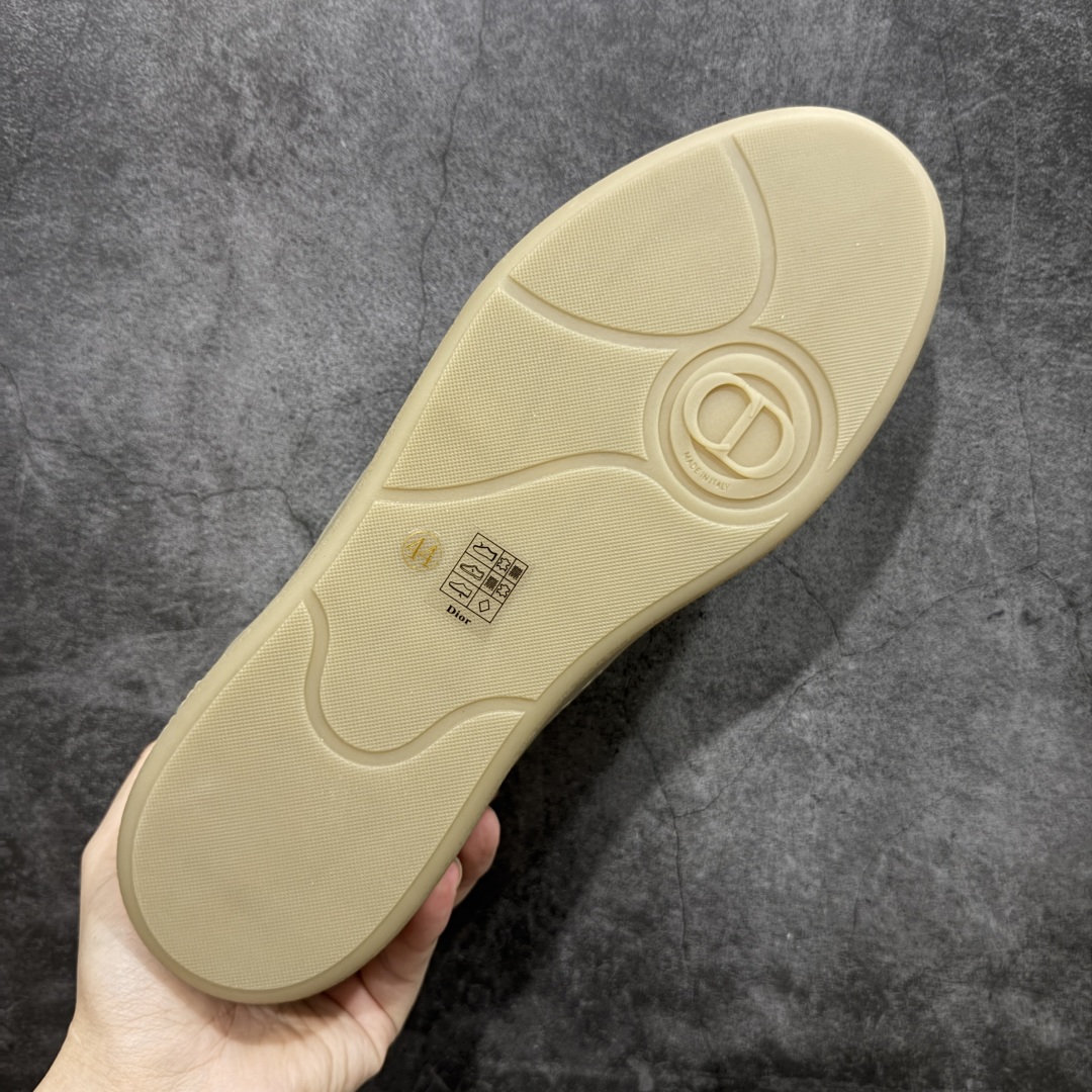 图片[9]-【莞定礼盒版】迪奥德训鞋DIOR迪奥 B01 Matchpoint 圆头系带低帮 原版开发 原材料打造 顶级礼盒包装 目前市场最高版本 标志着Dior经典款式的回归,以时尚优雅的廓形重新诠释。采用光滑皮革精心制作,鞋舌和内部侧面饰以Dior标志,鞋后跟处饰以CDIcon标志。搭配同色调橡胶鞋底点缀以Dior标志,可与Dior Icons限定 的各式造型搭配,打造精致造型。 尺码：39-45-选品中心