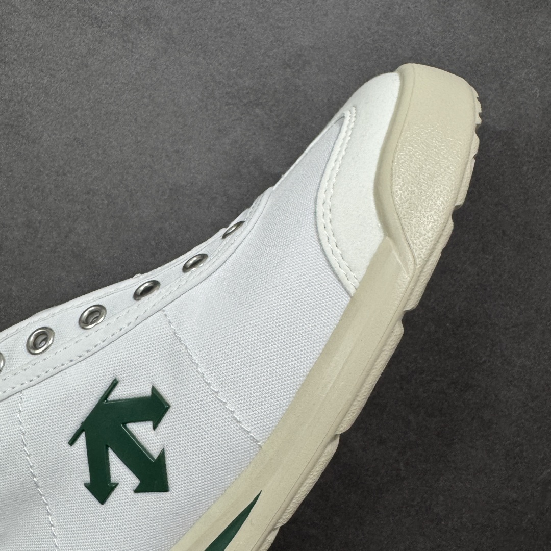 图片[5]-【公司级】DESCENTE Chron Tempo Slip-On 迪桑特 舒适百搭防滑耐磨低帮生活休闲鞋 是一款集复古与现代于一体的低帮跑步鞋 简洁的鞋面不仅彰显出时尚的质感 还适用于多种场合的穿搭 这款鞋子的透气性能极佳 轻质弹性鞋底则提供了良好的舒适度和耐磨性 使你在行走或跑步时都能感受到脚底的柔软与支撑！ 货号：SP123LSN14 尺码：36-45半 编码：JJB220230-选品中心