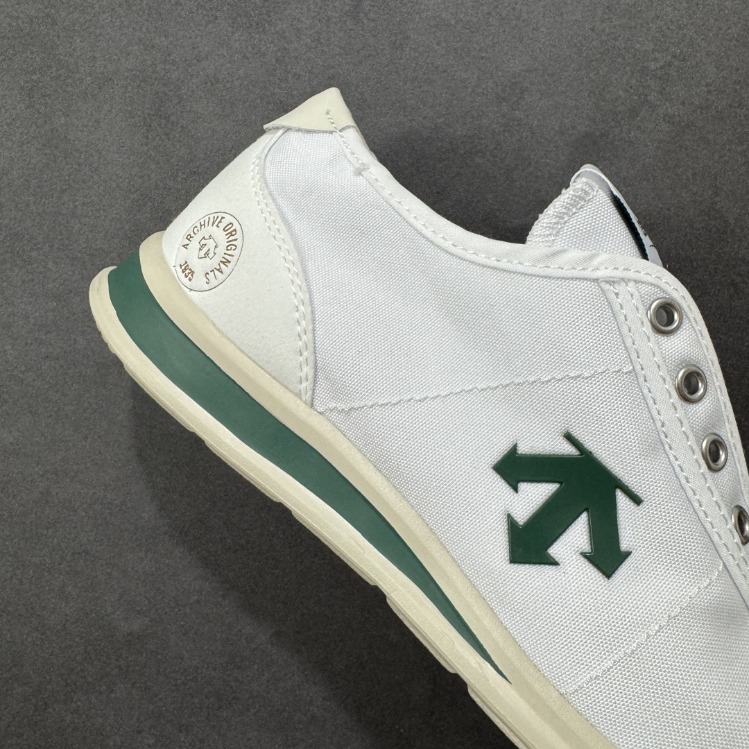 图片[6]-【公司级】DESCENTE Chron Tempo Slip-On 迪桑特 舒适百搭防滑耐磨低帮生活休闲鞋 是一款集复古与现代于一体的低帮跑步鞋 简洁的鞋面不仅彰显出时尚的质感 还适用于多种场合的穿搭 这款鞋子的透气性能极佳 轻质弹性鞋底则提供了良好的舒适度和耐磨性 使你在行走或跑步时都能感受到脚底的柔软与支撑！ 货号：SP123LSN14 尺码：36-45半 编码：JJB220230-选品中心