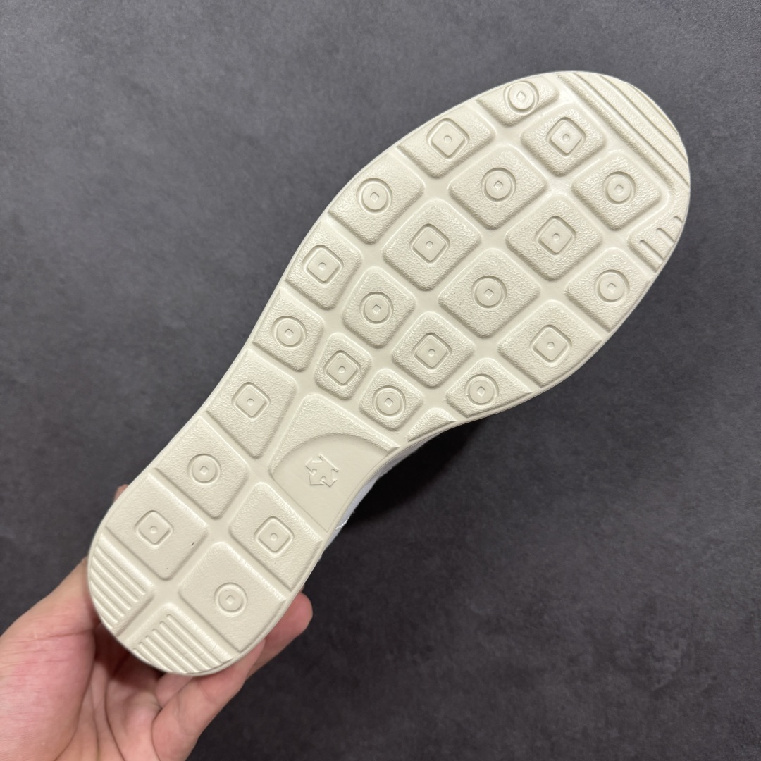 图片[9]-【公司级】DESCENTE Chron Tempo Slip-On 迪桑特 舒适百搭防滑耐磨低帮生活休闲鞋 是一款集复古与现代于一体的低帮跑步鞋 简洁的鞋面不仅彰显出时尚的质感 还适用于多种场合的穿搭 这款鞋子的透气性能极佳 轻质弹性鞋底则提供了良好的舒适度和耐磨性 使你在行走或跑步时都能感受到脚底的柔软与支撑！ 货号：SP123LSN14 尺码：36-45半 编码：JJB220230-选品中心