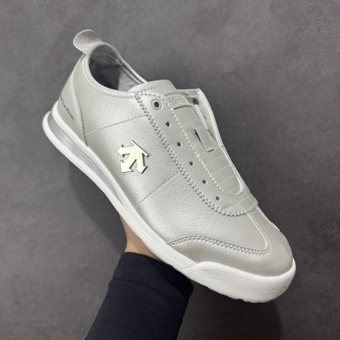 图片[3]-【公司级】DESCENTE Chron Tempo Slip-On PRM 迪桑特 舒适百搭防滑耐磨低帮生活休闲鞋 是一款集复古与现代于一体的低帮跑步鞋 简洁的鞋面不仅彰显出时尚的质感 还适用于多种场合的穿搭 这款鞋子的透气性能极佳 轻质弹性鞋底则提供了良好的舒适度和耐磨性 使你在行走或跑步时都能感受到脚底的柔软与支撑！ 货号：SP123LSN25 尺码：36-45半 编码：JJB250260-选品中心