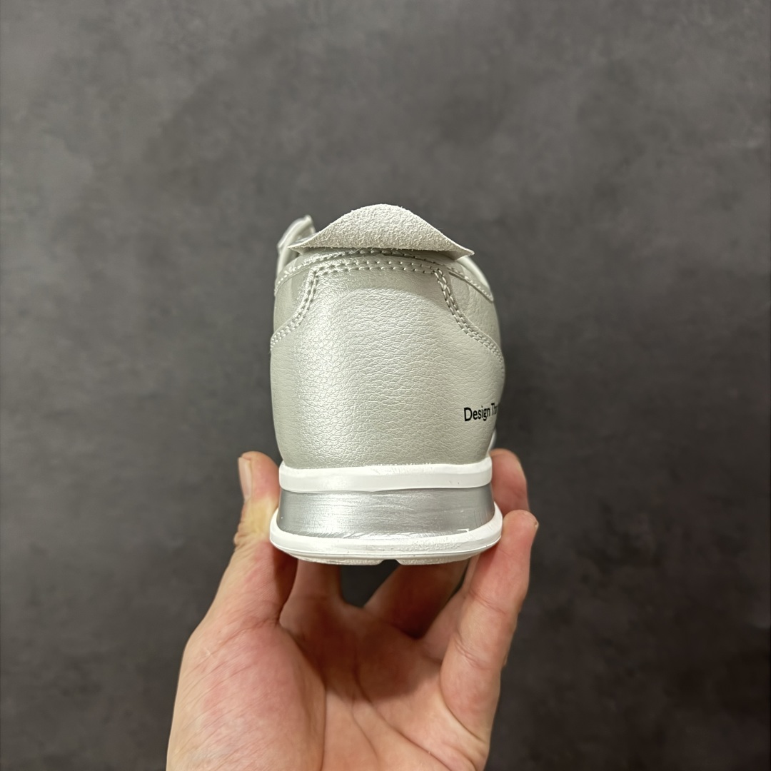 图片[4]-【公司级】DESCENTE Chron Tempo Slip-On PRM 迪桑特 舒适百搭防滑耐磨低帮生活休闲鞋 是一款集复古与现代于一体的低帮跑步鞋 简洁的鞋面不仅彰显出时尚的质感 还适用于多种场合的穿搭 这款鞋子的透气性能极佳 轻质弹性鞋底则提供了良好的舒适度和耐磨性 使你在行走或跑步时都能感受到脚底的柔软与支撑！ 货号：SP123LSN25 尺码：36-45半 编码：JJB250260-选品中心