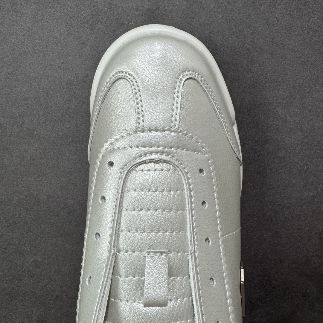 图片[8]-【公司级】DESCENTE Chron Tempo Slip-On PRM 迪桑特 舒适百搭防滑耐磨低帮生活休闲鞋 是一款集复古与现代于一体的低帮跑步鞋 简洁的鞋面不仅彰显出时尚的质感 还适用于多种场合的穿搭 这款鞋子的透气性能极佳 轻质弹性鞋底则提供了良好的舒适度和耐磨性 使你在行走或跑步时都能感受到脚底的柔软与支撑！ 货号：SP123LSN25 尺码：36-45半 编码：JJB250260-选品中心