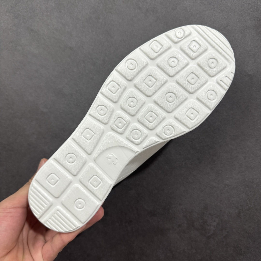 图片[9]-【公司级】DESCENTE Chron Tempo Slip-On PRM 迪桑特 舒适百搭防滑耐磨低帮生活休闲鞋 是一款集复古与现代于一体的低帮跑步鞋 简洁的鞋面不仅彰显出时尚的质感 还适用于多种场合的穿搭 这款鞋子的透气性能极佳 轻质弹性鞋底则提供了良好的舒适度和耐磨性 使你在行走或跑步时都能感受到脚底的柔软与支撑！ 货号：SP123LSN25 尺码：36-45半 编码：JJB250260-选品中心