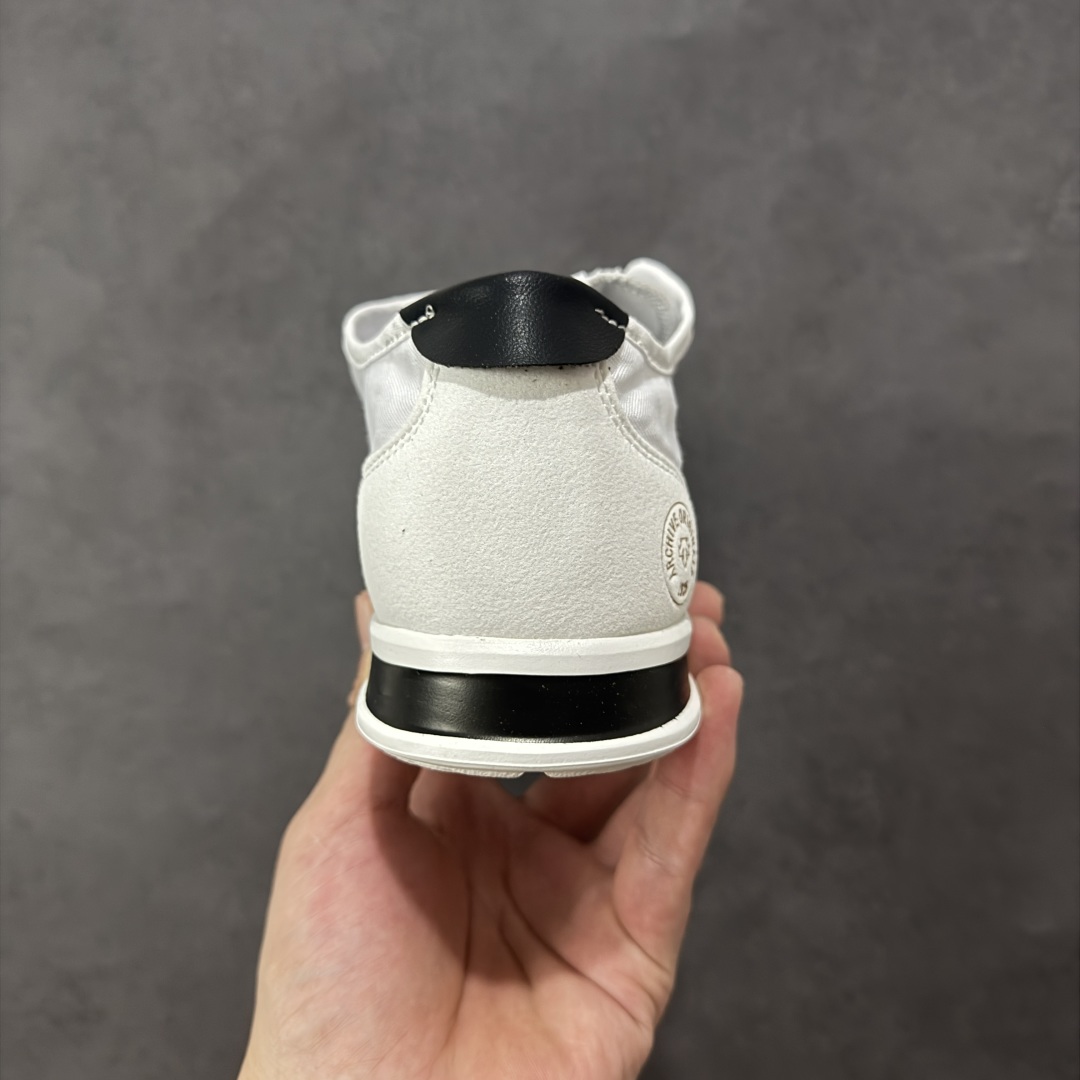 图片[4]-【公司级】DESCENTE Chron Tempo Slip-On 迪桑特 舒适百搭防滑耐磨低帮生活休闲鞋 是一款集复古与现代于一体的低帮跑步鞋 简洁的鞋面不仅彰显出时尚的质感 还适用于多种场合的穿搭 这款鞋子的透气性能极佳 轻质弹性鞋底则提供了良好的舒适度和耐磨性 使你在行走或跑步时都能感受到脚底的柔软与支撑！ 货号：SP123LSN14 尺码：36-45半 编码：JJB220230-选品中心