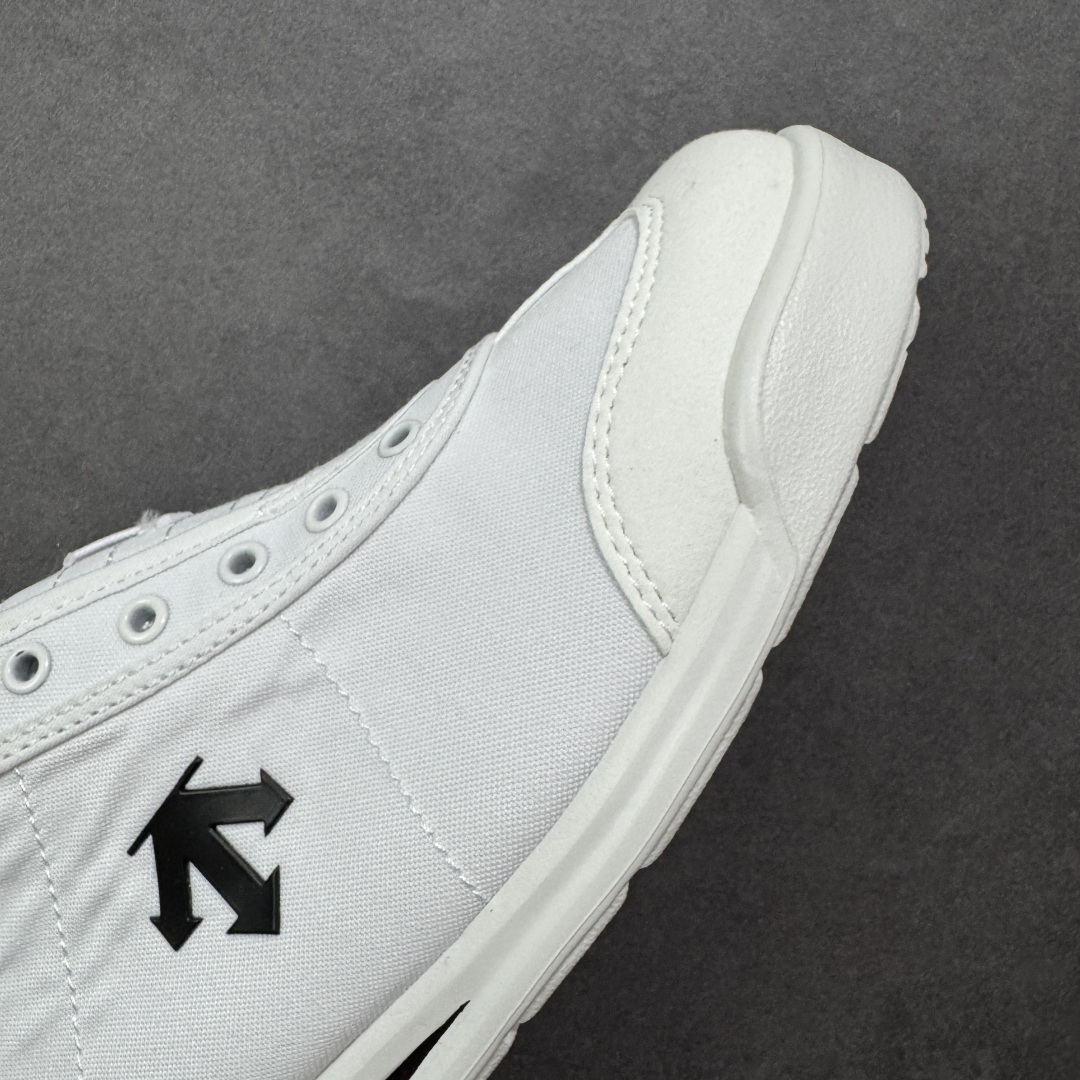 图片[5]-【公司级】DESCENTE Chron Tempo Slip-On 迪桑特 舒适百搭防滑耐磨低帮生活休闲鞋 是一款集复古与现代于一体的低帮跑步鞋 简洁的鞋面不仅彰显出时尚的质感 还适用于多种场合的穿搭 这款鞋子的透气性能极佳 轻质弹性鞋底则提供了良好的舒适度和耐磨性 使你在行走或跑步时都能感受到脚底的柔软与支撑！ 货号：SP123LSN14 尺码：36-45半 编码：JJB220230-选品中心