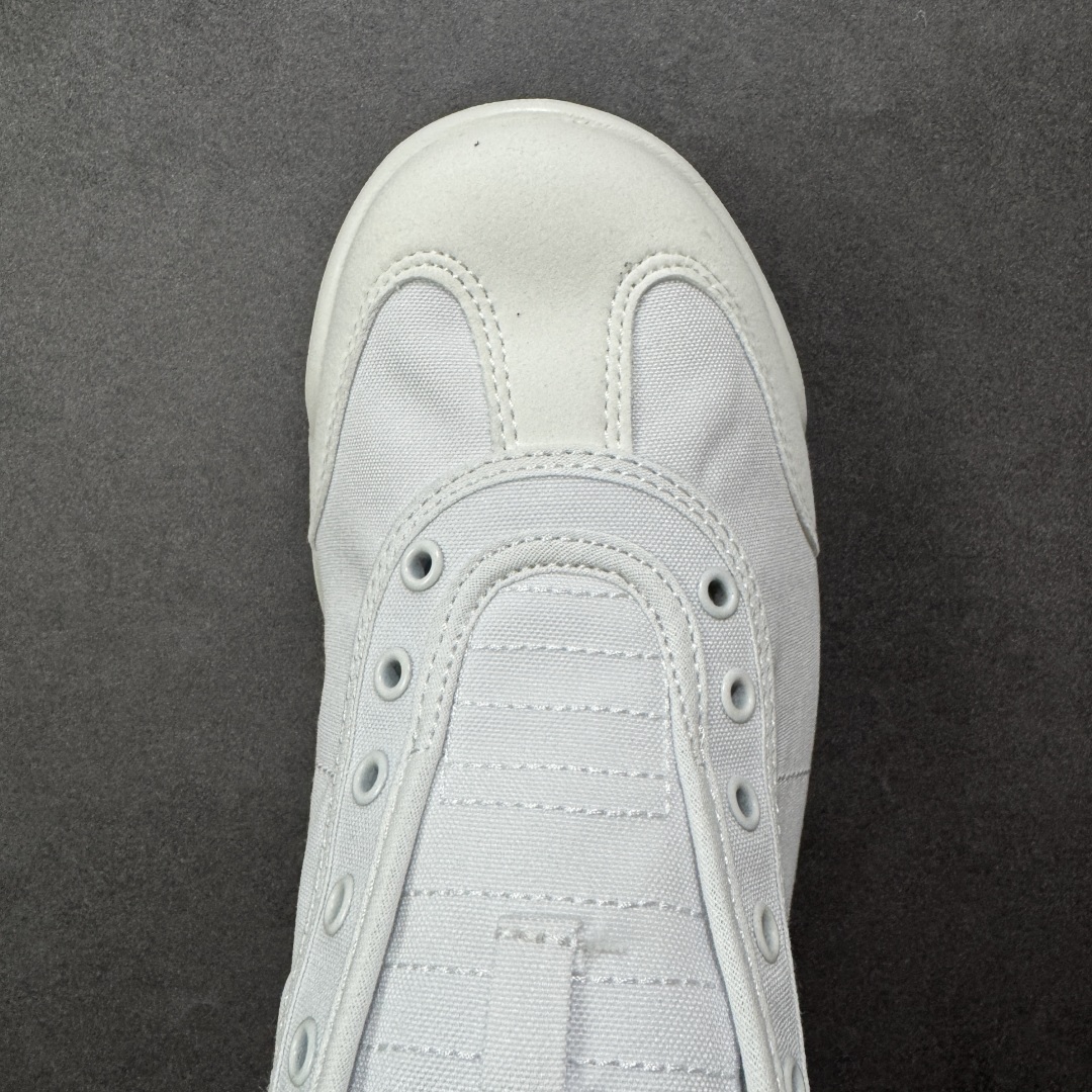 图片[8]-【公司级】DESCENTE Chron Tempo Slip-On 迪桑特 舒适百搭防滑耐磨低帮生活休闲鞋 是一款集复古与现代于一体的低帮跑步鞋 简洁的鞋面不仅彰显出时尚的质感 还适用于多种场合的穿搭 这款鞋子的透气性能极佳 轻质弹性鞋底则提供了良好的舒适度和耐磨性 使你在行走或跑步时都能感受到脚底的柔软与支撑！ 货号：SP123LSN14 尺码：36-45半 编码：JJB220230-选品中心