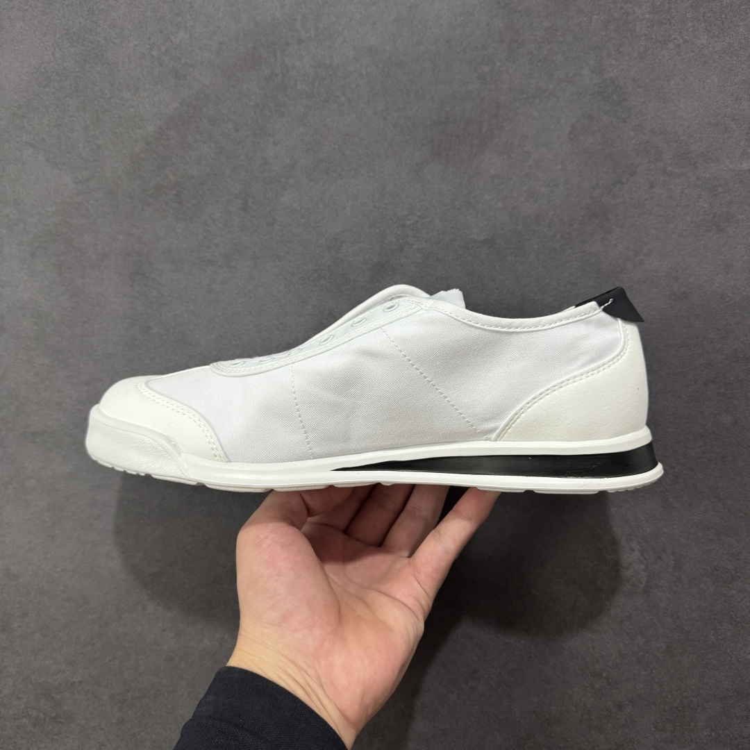 图片[2]-【公司级】DESCENTE Chron Tempo Slip-On 迪桑特 舒适百搭防滑耐磨低帮生活休闲鞋 是一款集复古与现代于一体的低帮跑步鞋 简洁的鞋面不仅彰显出时尚的质感 还适用于多种场合的穿搭 这款鞋子的透气性能极佳 轻质弹性鞋底则提供了良好的舒适度和耐磨性 使你在行走或跑步时都能感受到脚底的柔软与支撑！ 货号：SP123LSN14 尺码：36-45半 编码：JJB220230-选品中心