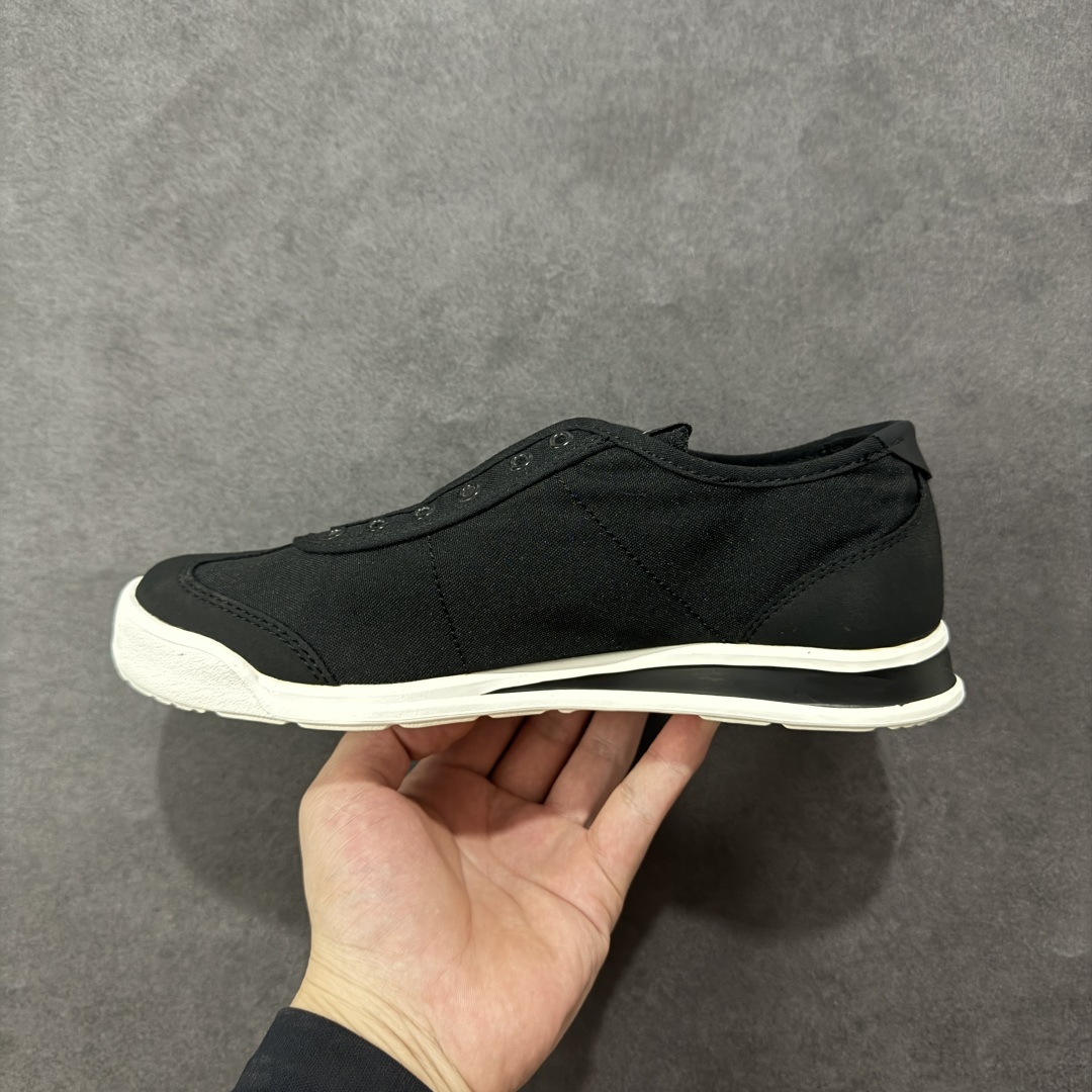 图片[2]-【公司级】DESCENTE Chron Tempo Slip-On 迪桑特 舒适百搭防滑耐磨低帮生活休闲鞋 是一款集复古与现代于一体的低帮跑步鞋 简洁的鞋面不仅彰显出时尚的质感 还适用于多种场合的穿搭 这款鞋子的透气性能极佳 轻质弹性鞋底则提供了良好的舒适度和耐磨性 使你在行走或跑步时都能感受到脚底的柔软与支撑！ 货号：SP123LSN14 尺码：36-45半 编码：JJB220230-选品中心
