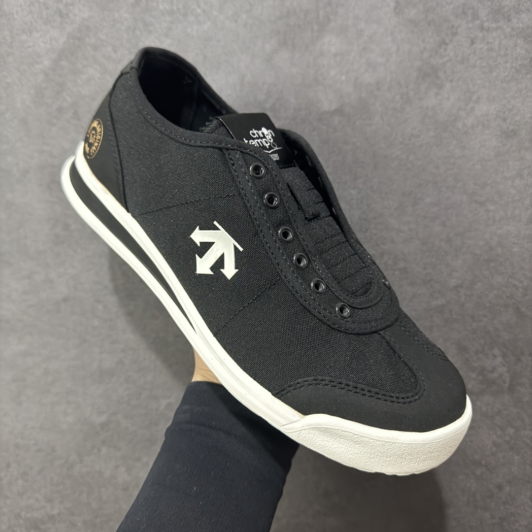 图片[3]-【公司级】DESCENTE Chron Tempo Slip-On 迪桑特 舒适百搭防滑耐磨低帮生活休闲鞋 是一款集复古与现代于一体的低帮跑步鞋 简洁的鞋面不仅彰显出时尚的质感 还适用于多种场合的穿搭 这款鞋子的透气性能极佳 轻质弹性鞋底则提供了良好的舒适度和耐磨性 使你在行走或跑步时都能感受到脚底的柔软与支撑！ 货号：SP123LSN14 尺码：36-45半 编码：JJB220230-选品中心