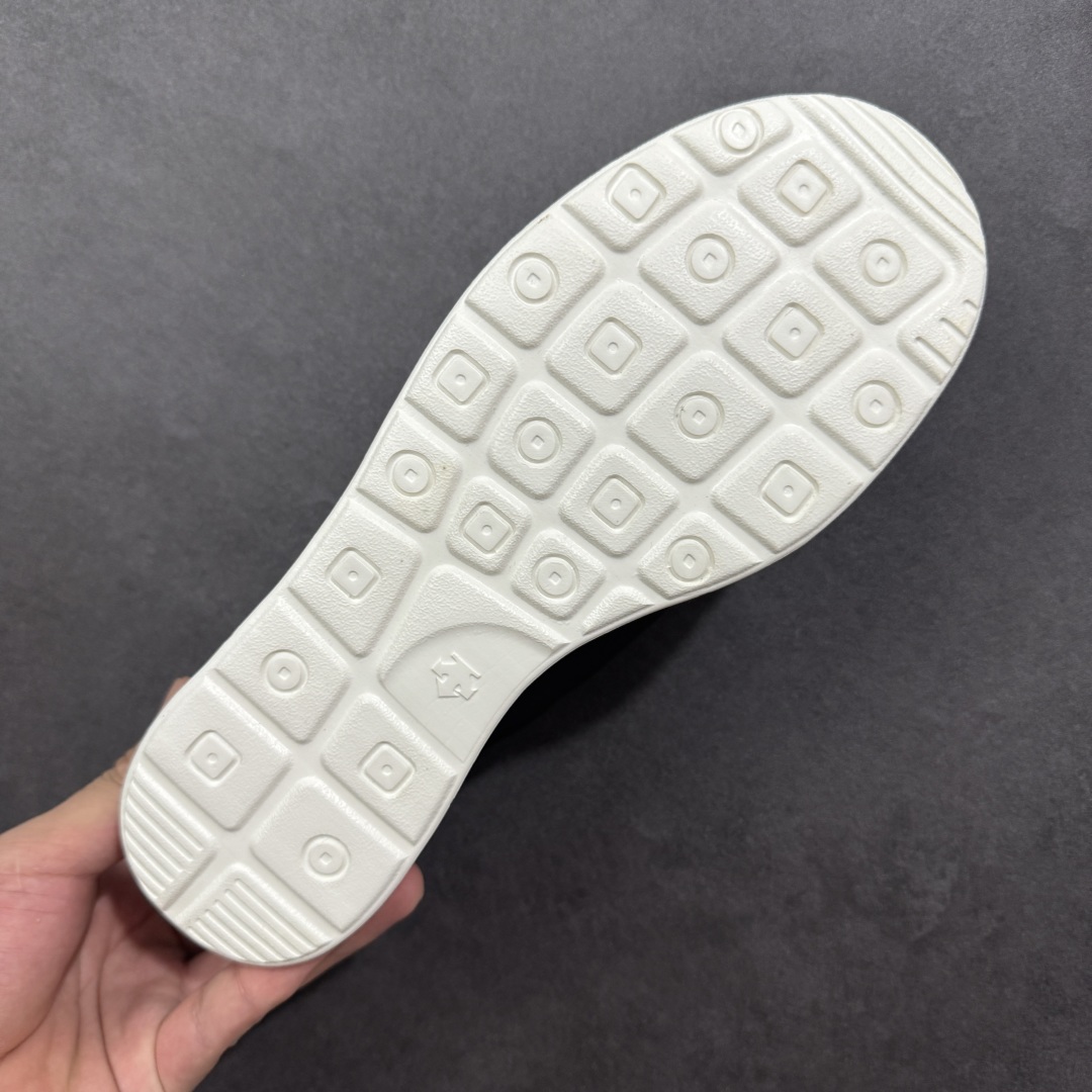 图片[9]-【公司级】DESCENTE Chron Tempo Slip-On 迪桑特 舒适百搭防滑耐磨低帮生活休闲鞋 是一款集复古与现代于一体的低帮跑步鞋 简洁的鞋面不仅彰显出时尚的质感 还适用于多种场合的穿搭 这款鞋子的透气性能极佳 轻质弹性鞋底则提供了良好的舒适度和耐磨性 使你在行走或跑步时都能感受到脚底的柔软与支撑！ 货号：SP123LSN14 尺码：36-45半 编码：JJB220230-选品中心