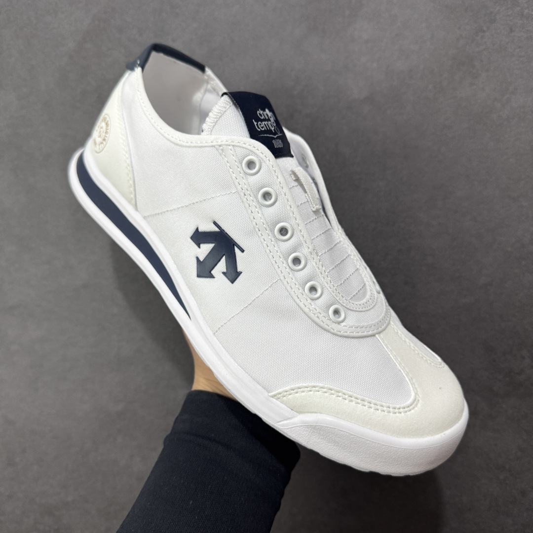 图片[3]-【公司级】DESCENTE Chron Tempo Slip-On 迪桑特 舒适百搭防滑耐磨低帮生活休闲鞋 是一款集复古与现代于一体的低帮跑步鞋 简洁的鞋面不仅彰显出时尚的质感 还适用于多种场合的穿搭 这款鞋子的透气性能极佳 轻质弹性鞋底则提供了良好的舒适度和耐磨性 使你在行走或跑步时都能感受到脚底的柔软与支撑！ 货号：SP123LSN73 尺码：36-45半 编码：JJB220230-选品中心