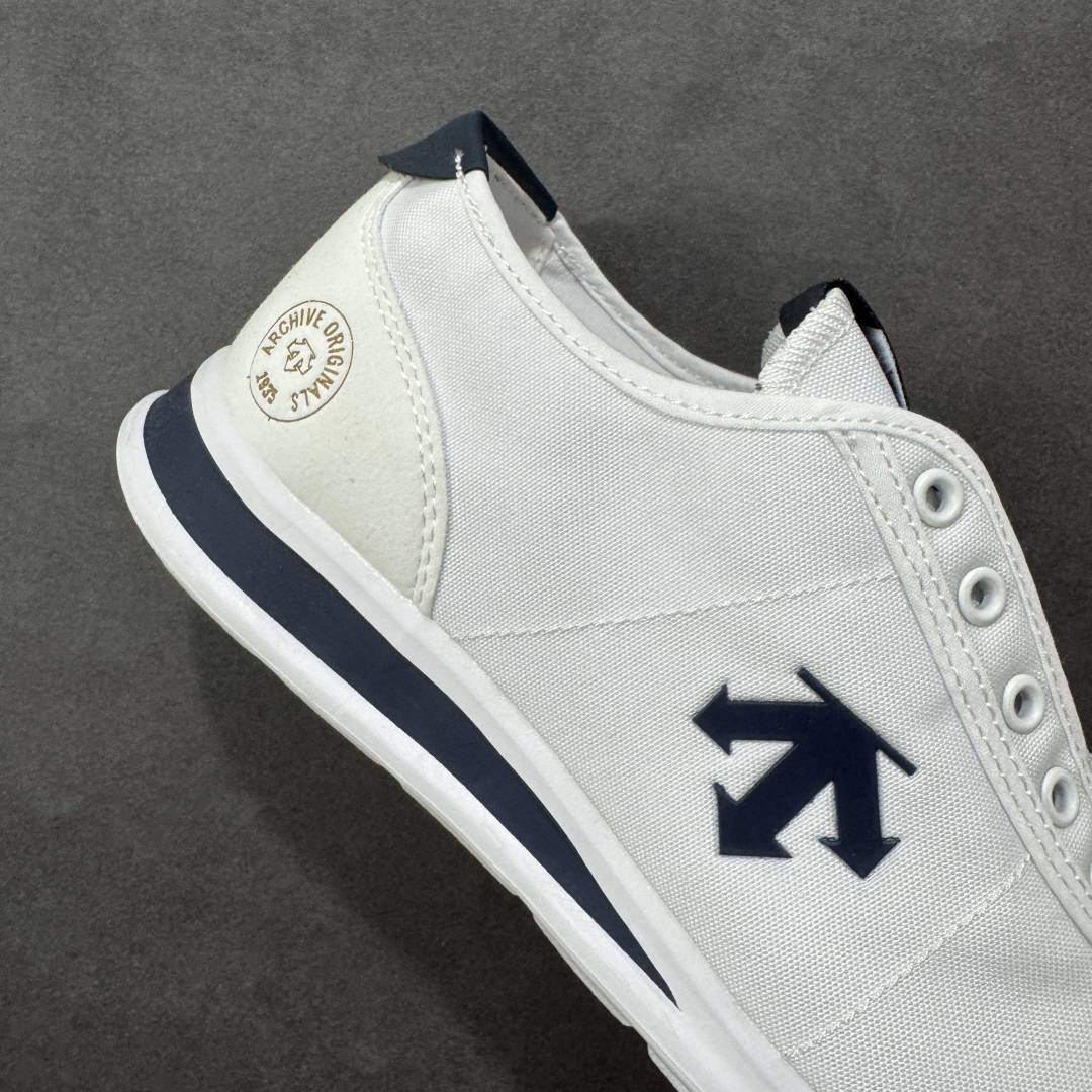 图片[6]-【公司级】DESCENTE Chron Tempo Slip-On 迪桑特 舒适百搭防滑耐磨低帮生活休闲鞋 是一款集复古与现代于一体的低帮跑步鞋 简洁的鞋面不仅彰显出时尚的质感 还适用于多种场合的穿搭 这款鞋子的透气性能极佳 轻质弹性鞋底则提供了良好的舒适度和耐磨性 使你在行走或跑步时都能感受到脚底的柔软与支撑！ 货号：SP123LSN73 尺码：36-45半 编码：JJB220230-选品中心