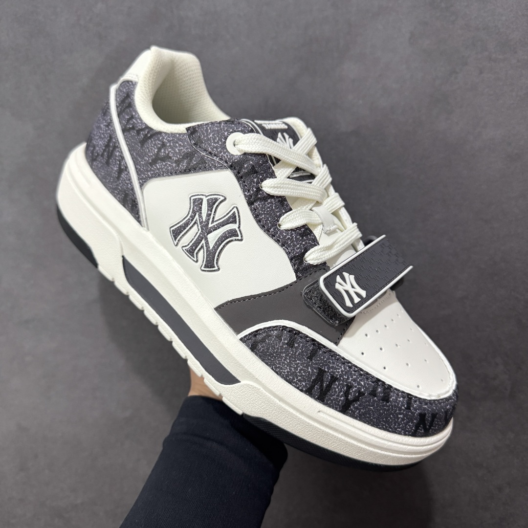 图片[3]-【纯原订单】MLB Chunky Liner Basic NY复古印花学长鞋系列低帮轻量增高厚底百搭休闲运动慢跑鞋板鞋 Korea韩国联名NY美国榄球纽约洋基队限定 市场第一梯队品质 韩国代购版本 MLB专用菱形双针中底布 重点细节中底布带注胶孔 原厂NFC感应吊牌 支持鉴定 一个两位数 原盒原标 全套原楦原纸板原厂数据开发 中韩文保养标贴 绿色防霉片 平台代购专供 独家一比一RB+MD组合大底 高频后跟小人Logo精准对位立体饱满 正确网布加超迁鞋面 转印中底走线紧密 转印Logo工艺表层防刮不掉色 尺码：36 36.5 37.5 38 38.5 39 40 40.5 41 42 42.5 43 44 44.5 45-选品中心