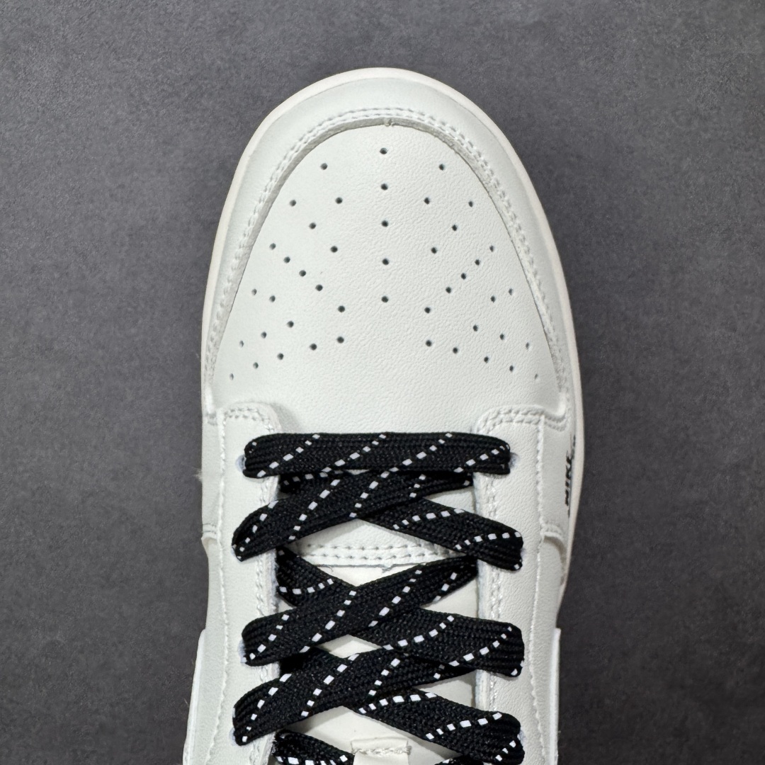 【纯原】Nike Dunk SB Low 耐克 SB 低帮 米白黑 鞋身整体以米白色皮革打造,搭配米白色
