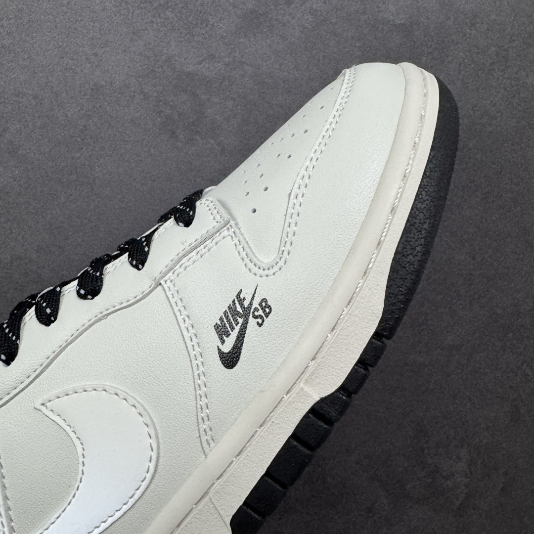【纯原】Nike Dunk SB Low 耐克 SB 低帮 米白黑 鞋身整体以米白色皮革打造,搭配米白色