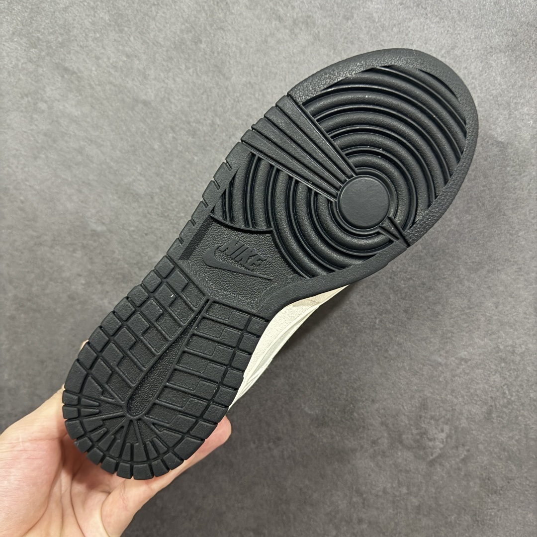 【纯原】Nike Dunk SB Low 耐克 SB 低帮 米白黑 鞋身整体以米白色皮革打造,搭配米白色