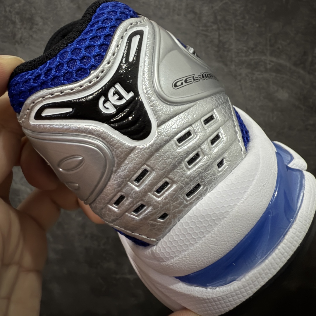 图片[2]-【总裁版】 ASICS GEL-KAYANO 14 亚瑟士系列轻量缓震休闲运动跑步鞋 市场天花板品质 鞋型细节秒杀市场流通版本 知名大厂出品 原版开发 细节完美把控 独家私模五层组合大底 原厂定制缓震硅胶加持 原盒原配 官方四联吊牌 一比一同步原鞋工艺和用料 后跟一样采用了GEL缓震胶 整体系列设计非常的科技感！ 锻炼跑步的同时让你一样时尚百搭！ 设计师 Hidenori Yamashita 以「Flash」一词为灵感，创造出未来感金属色鞋面，改造升级内在性能，由内而外全面革新，为 GEL-KAYANO 家族传承及经典跑鞋文化的延续，创下里程碑式作品。ASICS GEL – KAYANO 14 跑鞋重新诠释了复古的跑步形状，并以其 2000 年代后期的美学理念重新铺装，银色与蓝色的鞋面极为高档.网面铺陈与鞋面、鞋头多处细节位增添了透气性。ASICS GEL – KAYANO 14的鞋后跟部中底上以及多密度耐磨鞋底增加了 GEL 缓震胶，提供高抗冲击性、缓冲性、可保护脚部免受地面冲击的影响，穿着舒适性十足「入手同款」 尺码：36 37 37.5 38 39 39.5 40.5 41.5 42 42.5 43.5 44 45 46-选品中心