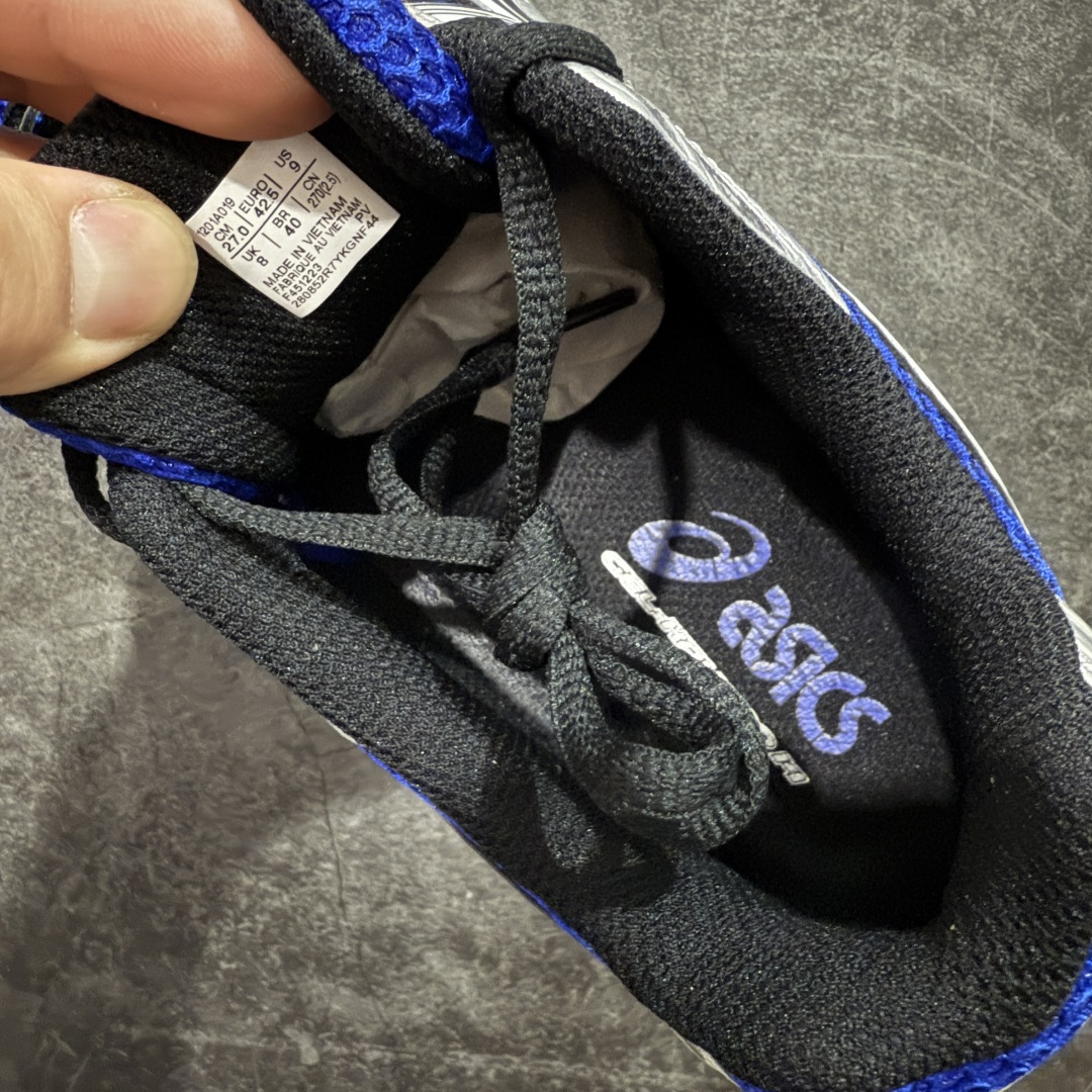 图片[8]-【总裁版】 ASICS GEL-KAYANO 14 亚瑟士系列轻量缓震休闲运动跑步鞋 市场天花板品质 鞋型细节秒杀市场流通版本 知名大厂出品 原版开发 细节完美把控 独家私模五层组合大底 原厂定制缓震硅胶加持 原盒原配 官方四联吊牌 一比一同步原鞋工艺和用料 后跟一样采用了GEL缓震胶 整体系列设计非常的科技感！ 锻炼跑步的同时让你一样时尚百搭！ 设计师 Hidenori Yamashita 以「Flash」一词为灵感，创造出未来感金属色鞋面，改造升级内在性能，由内而外全面革新，为 GEL-KAYANO 家族传承及经典跑鞋文化的延续，创下里程碑式作品。ASICS GEL – KAYANO 14 跑鞋重新诠释了复古的跑步形状，并以其 2000 年代后期的美学理念重新铺装，银色与蓝色的鞋面极为高档.网面铺陈与鞋面、鞋头多处细节位增添了透气性。ASICS GEL – KAYANO 14的鞋后跟部中底上以及多密度耐磨鞋底增加了 GEL 缓震胶，提供高抗冲击性、缓冲性、可保护脚部免受地面冲击的影响，穿着舒适性十足「入手同款」 尺码：36 37 37.5 38 39 39.5 40.5 41.5 42 42.5 43.5 44 45 46-选品中心