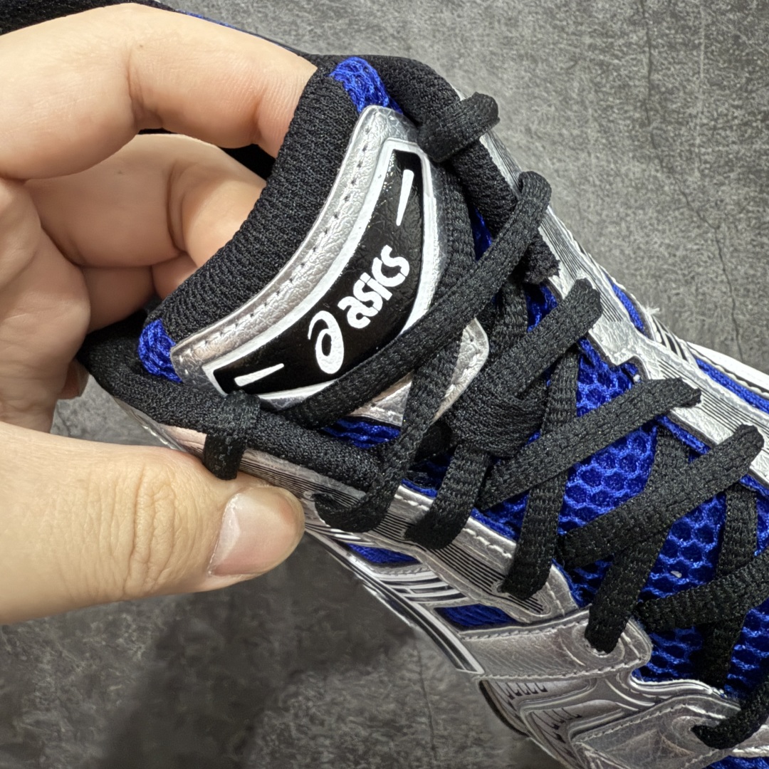 图片[7]-【总裁版】 ASICS GEL-KAYANO 14 亚瑟士系列轻量缓震休闲运动跑步鞋 市场天花板品质 鞋型细节秒杀市场流通版本 知名大厂出品 原版开发 细节完美把控 独家私模五层组合大底 原厂定制缓震硅胶加持 原盒原配 官方四联吊牌 一比一同步原鞋工艺和用料 后跟一样采用了GEL缓震胶 整体系列设计非常的科技感！ 锻炼跑步的同时让你一样时尚百搭！ 设计师 Hidenori Yamashita 以「Flash」一词为灵感，创造出未来感金属色鞋面，改造升级内在性能，由内而外全面革新，为 GEL-KAYANO 家族传承及经典跑鞋文化的延续，创下里程碑式作品。ASICS GEL – KAYANO 14 跑鞋重新诠释了复古的跑步形状，并以其 2000 年代后期的美学理念重新铺装，银色与蓝色的鞋面极为高档.网面铺陈与鞋面、鞋头多处细节位增添了透气性。ASICS GEL – KAYANO 14的鞋后跟部中底上以及多密度耐磨鞋底增加了 GEL 缓震胶，提供高抗冲击性、缓冲性、可保护脚部免受地面冲击的影响，穿着舒适性十足「入手同款」 尺码：36 37 37.5 38 39 39.5 40.5 41.5 42 42.5 43.5 44 45 46-选品中心
