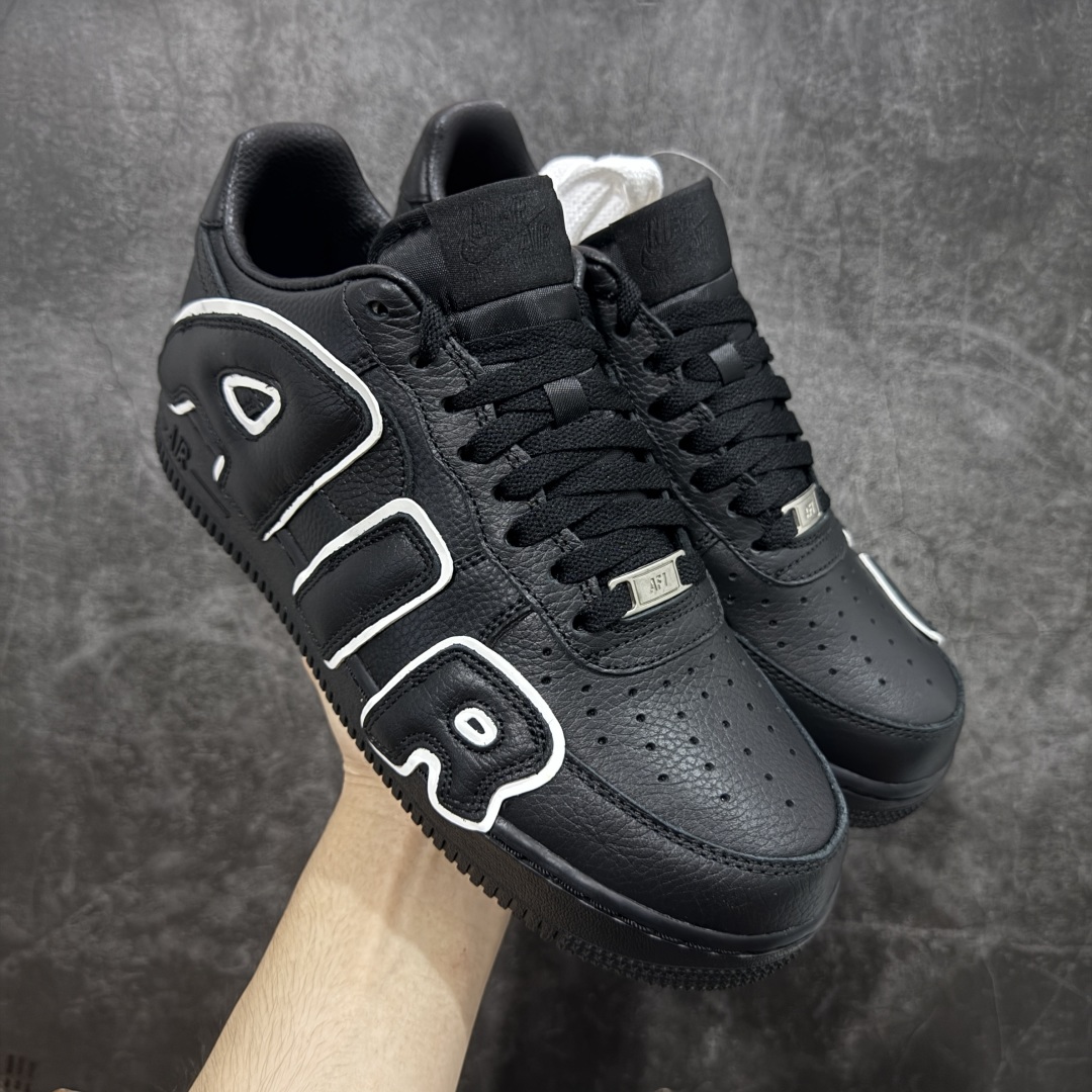 【TOP纯原】CPFM x NK Air Force 1 Low 空军一号系列低帮 纯原生产线出品 经典百搭休闲运动板鞋“联名放大补丁字母”近日,A$AP Bari 在其官方社交媒体上预告了 Cactus Plant Flea Market(CPFM) 和 Nike Air Force 1 Low 的全新配色。 #此次全新推出的紫色和苔藓绿配色,保留了原始黑白版本的标志性风格,均采用皮革鞋面、尼龙鞋舌、带有反光底衬的「AIR SUNSHINE」及同色 AF1 橡胶鞋底。 货号:HJ8463-001 尺码: 40 40.5 41 42 42.5 43 44 44.5 45 46 47.5 48-选品中心