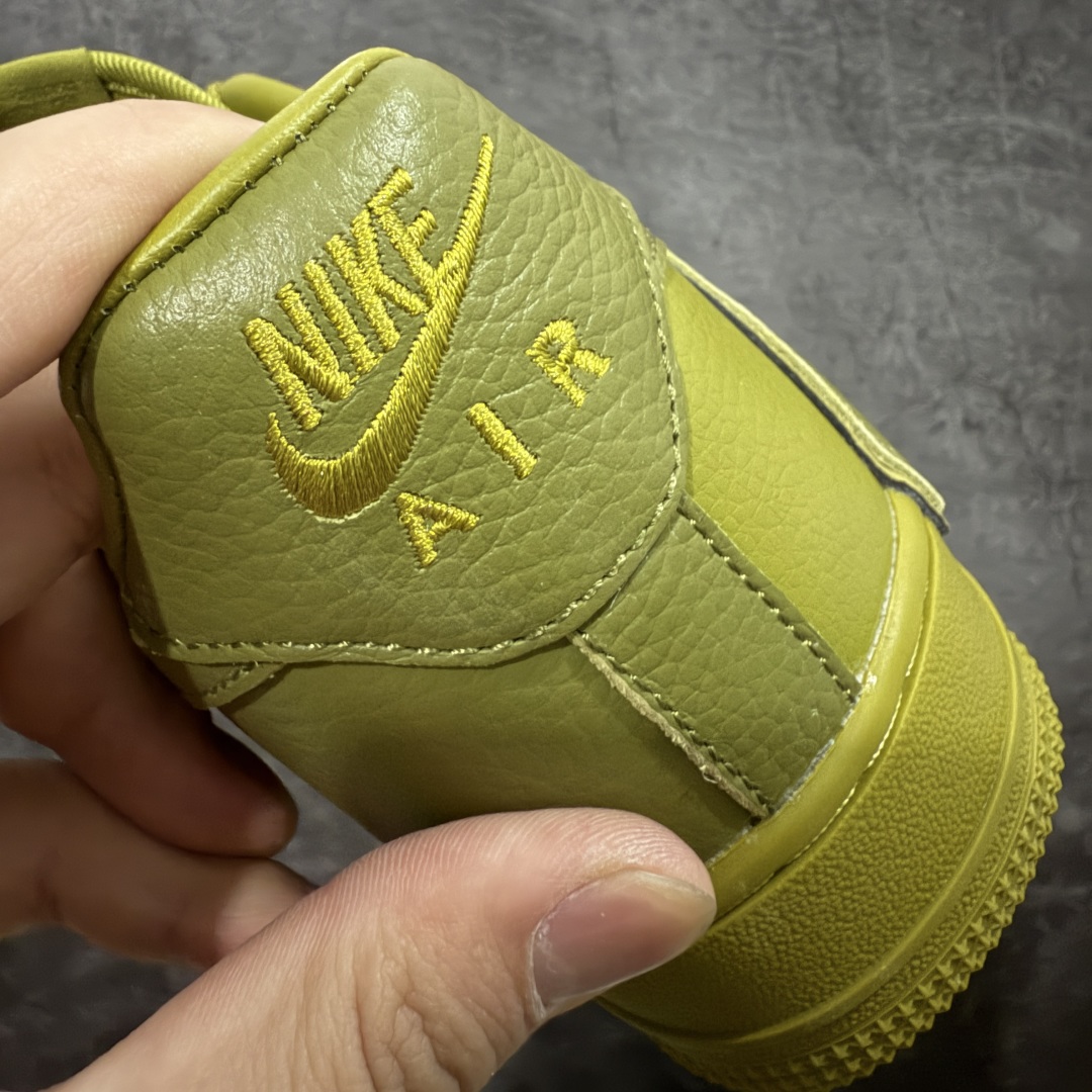 图片[2]-【TOP纯原】CPFM x NK Air Force 1 Low 空军一号系列低帮 纯原生产线出品 经典百搭休闲运动板鞋“联名放大补丁字母”近日，A$AP Bari 在其官方社交媒体上预告了 Cactus Plant Flea Market(CPFM) 和 Nike Air Force 1 Low 的全新配色。 #此次全新推出的紫色和苔藓绿配色，保留了原始黑白版本的标志性风格，均采用皮革鞋面、尼龙鞋舌、带有反光底衬的「AIR SUNSHINE」及同色 AF1 橡胶鞋底。 货号：FQ7069-300 尺码： 40 40.5 41 42 42.5 43 44 44.5 45 46 47.5 48-选品中心