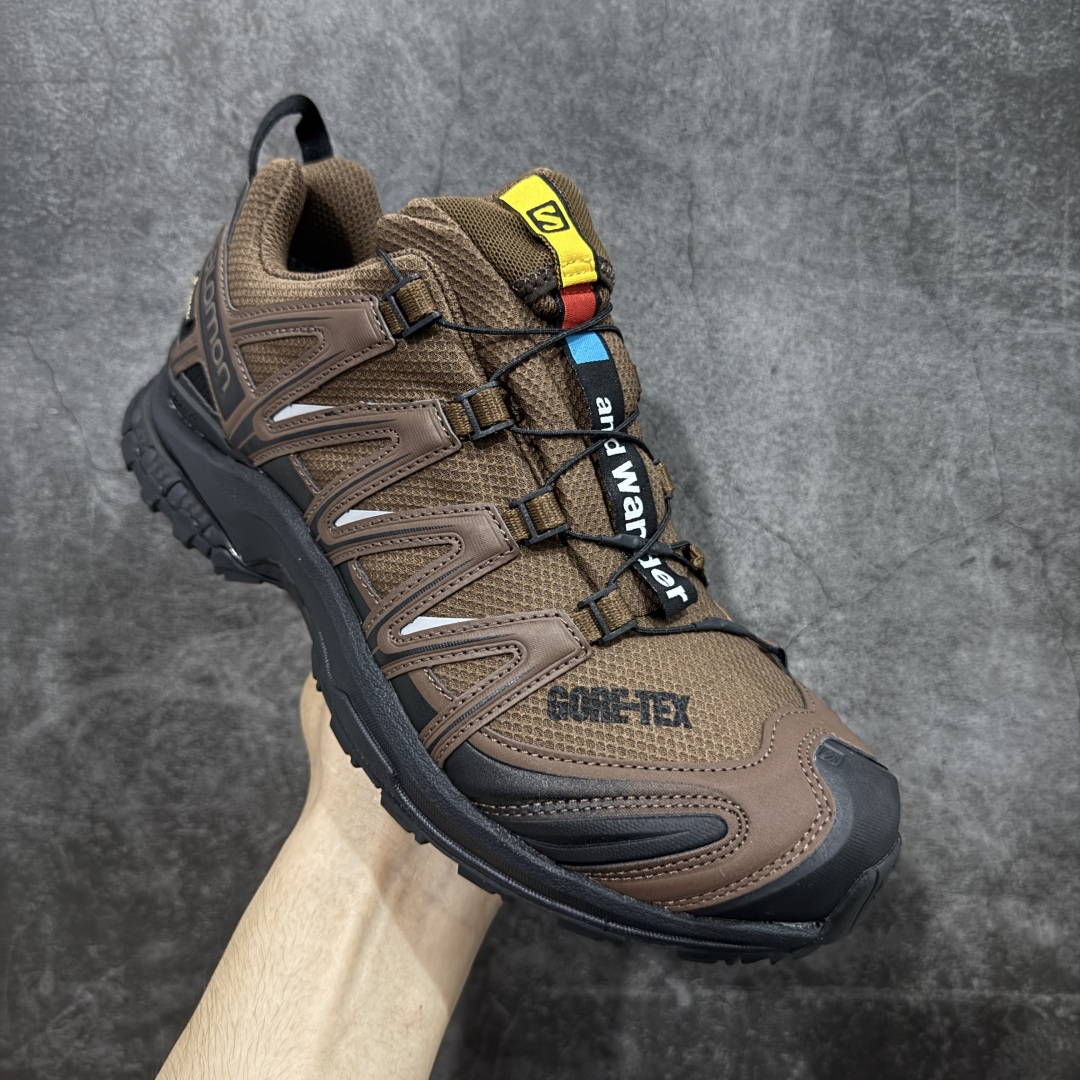 图片[3]-【绿x版】SALOMON XA Pro 3D GTX 萨洛蒙潮流越野机能户外功能鞋 黑棕色 防水 新配色出货 474121 纯原外贸平台特供订单 耗时半年巨作 全套原纸板楦头开发 原厂特供网布配套加持 确保原汁原味 完美呈现版型 原档数据独家私模五层组合大底 男女鞋同步官方开发至46.5 原装Ortholite轻量化鞋垫 中底布带钢印编号 原厂TPU锁扣 进口港宝加持 后跟自然饱满 还原公司包裹性 鞋面采用SENSIFT贴合技术 全方位贴合包裹脚型 鞋跟部鞋底牵引设计 提供强大的抓地性能 更适应野外崎岖不平的道路 其3D ADVANCED CHASSIS底盘 材料轻量大化 钉齿设计更具稳定性 防护性 鞋底易磨损区运用CONTAGRIP高耐磨材料 应对城市硬质路面长距离跑考验 尺码：36 36.5 37.5 38 38.5 39 40 40.5 41 42 42.5 43 44 44.5 45 46 46.5-选品中心