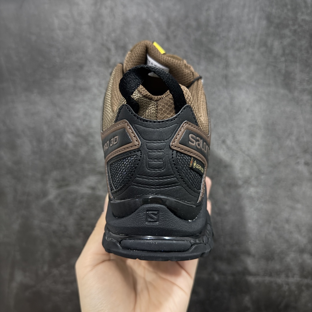 图片[4]-【绿x版】SALOMON XA Pro 3D GTX 萨洛蒙潮流越野机能户外功能鞋 黑棕色 防水 新配色出货 474121 纯原外贸平台特供订单 耗时半年巨作 全套原纸板楦头开发 原厂特供网布配套加持 确保原汁原味 完美呈现版型 原档数据独家私模五层组合大底 男女鞋同步官方开发至46.5 原装Ortholite轻量化鞋垫 中底布带钢印编号 原厂TPU锁扣 进口港宝加持 后跟自然饱满 还原公司包裹性 鞋面采用SENSIFT贴合技术 全方位贴合包裹脚型 鞋跟部鞋底牵引设计 提供强大的抓地性能 更适应野外崎岖不平的道路 其3D ADVANCED CHASSIS底盘 材料轻量大化 钉齿设计更具稳定性 防护性 鞋底易磨损区运用CONTAGRIP高耐磨材料 应对城市硬质路面长距离跑考验 尺码：36 36.5 37.5 38 38.5 39 40 40.5 41 42 42.5 43 44 44.5 45 46 46.5-选品中心