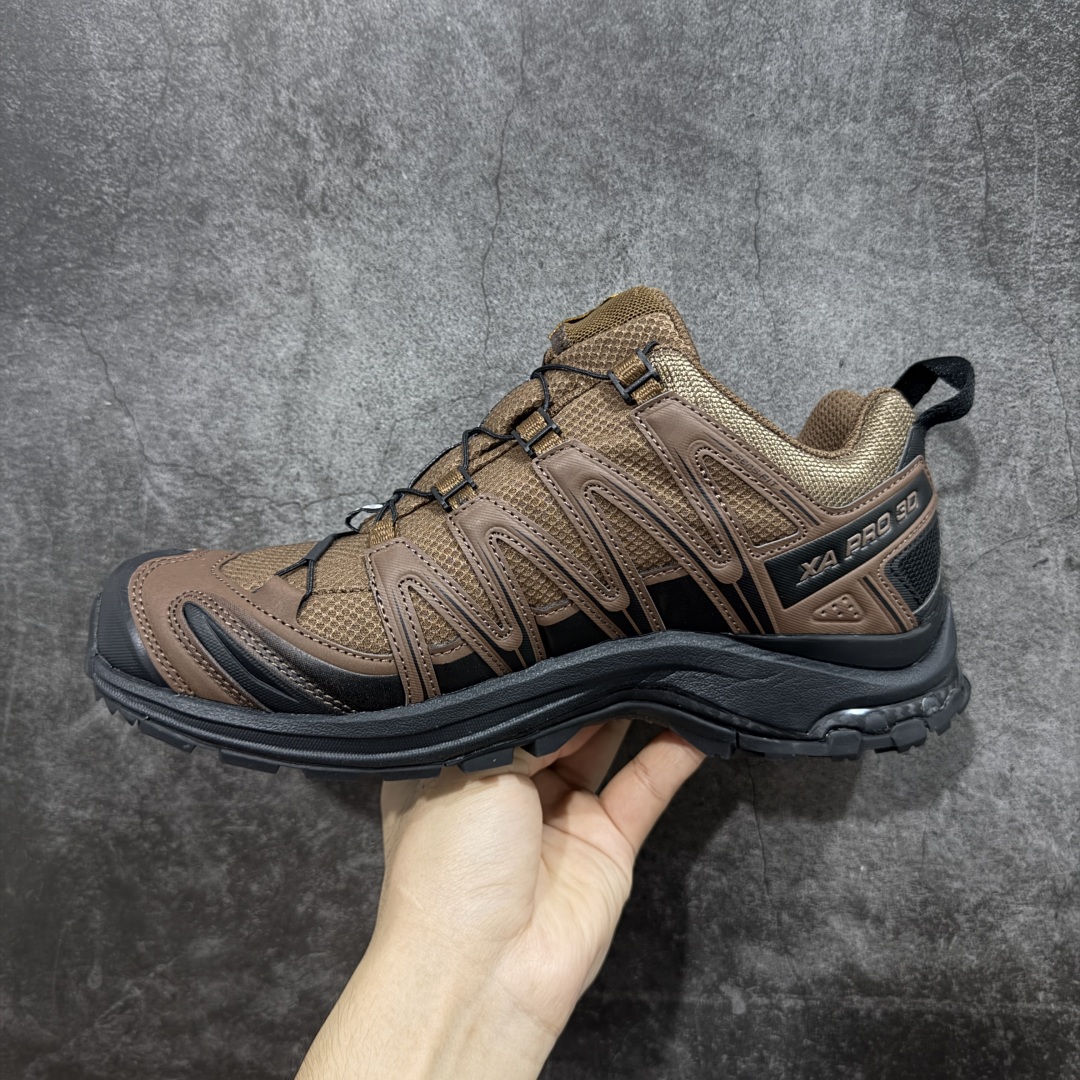 图片[2]-【绿x版】SALOMON XA Pro 3D GTX 萨洛蒙潮流越野机能户外功能鞋 黑棕色 防水 新配色出货 474121 纯原外贸平台特供订单 耗时半年巨作 全套原纸板楦头开发 原厂特供网布配套加持 确保原汁原味 完美呈现版型 原档数据独家私模五层组合大底 男女鞋同步官方开发至46.5 原装Ortholite轻量化鞋垫 中底布带钢印编号 原厂TPU锁扣 进口港宝加持 后跟自然饱满 还原公司包裹性 鞋面采用SENSIFT贴合技术 全方位贴合包裹脚型 鞋跟部鞋底牵引设计 提供强大的抓地性能 更适应野外崎岖不平的道路 其3D ADVANCED CHASSIS底盘 材料轻量大化 钉齿设计更具稳定性 防护性 鞋底易磨损区运用CONTAGRIP高耐磨材料 应对城市硬质路面长距离跑考验 尺码：36 36.5 37.5 38 38.5 39 40 40.5 41 42 42.5 43 44 44.5 45 46 46.5-选品中心