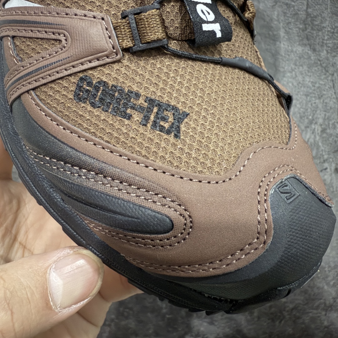 图片[5]-【绿x版】SALOMON XA Pro 3D GTX 萨洛蒙潮流越野机能户外功能鞋 黑棕色 防水 新配色出货 474121 纯原外贸平台特供订单 耗时半年巨作 全套原纸板楦头开发 原厂特供网布配套加持 确保原汁原味 完美呈现版型 原档数据独家私模五层组合大底 男女鞋同步官方开发至46.5 原装Ortholite轻量化鞋垫 中底布带钢印编号 原厂TPU锁扣 进口港宝加持 后跟自然饱满 还原公司包裹性 鞋面采用SENSIFT贴合技术 全方位贴合包裹脚型 鞋跟部鞋底牵引设计 提供强大的抓地性能 更适应野外崎岖不平的道路 其3D ADVANCED CHASSIS底盘 材料轻量大化 钉齿设计更具稳定性 防护性 鞋底易磨损区运用CONTAGRIP高耐磨材料 应对城市硬质路面长距离跑考验 尺码：36 36.5 37.5 38 38.5 39 40 40.5 41 42 42.5 43 44 44.5 45 46 46.5-选品中心