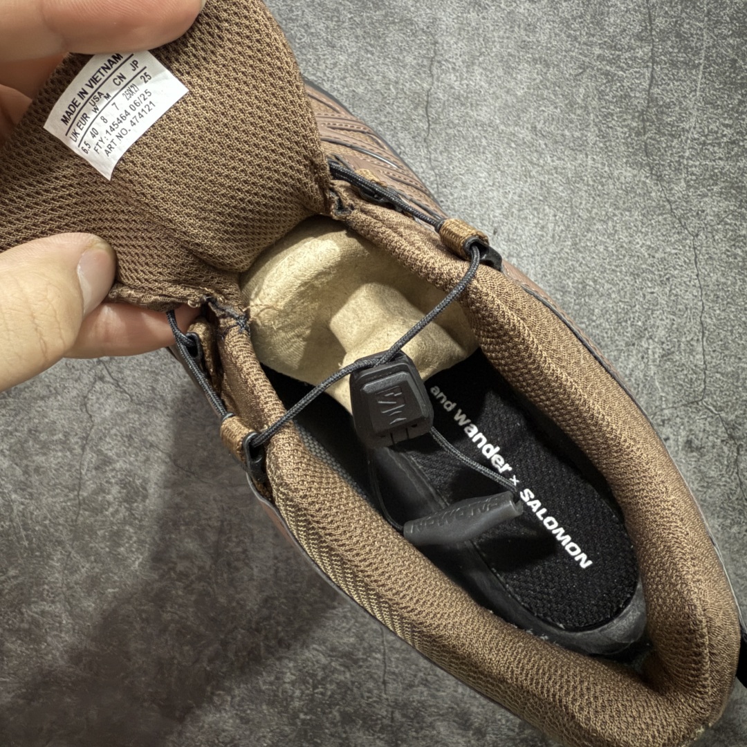 图片[7]-【绿x版】SALOMON XA Pro 3D GTX 萨洛蒙潮流越野机能户外功能鞋 黑棕色 防水 新配色出货 474121 纯原外贸平台特供订单 耗时半年巨作 全套原纸板楦头开发 原厂特供网布配套加持 确保原汁原味 完美呈现版型 原档数据独家私模五层组合大底 男女鞋同步官方开发至46.5 原装Ortholite轻量化鞋垫 中底布带钢印编号 原厂TPU锁扣 进口港宝加持 后跟自然饱满 还原公司包裹性 鞋面采用SENSIFT贴合技术 全方位贴合包裹脚型 鞋跟部鞋底牵引设计 提供强大的抓地性能 更适应野外崎岖不平的道路 其3D ADVANCED CHASSIS底盘 材料轻量大化 钉齿设计更具稳定性 防护性 鞋底易磨损区运用CONTAGRIP高耐磨材料 应对城市硬质路面长距离跑考验 尺码：36 36.5 37.5 38 38.5 39 40 40.5 41 42 42.5 43 44 44.5 45 46 46.5-选品中心