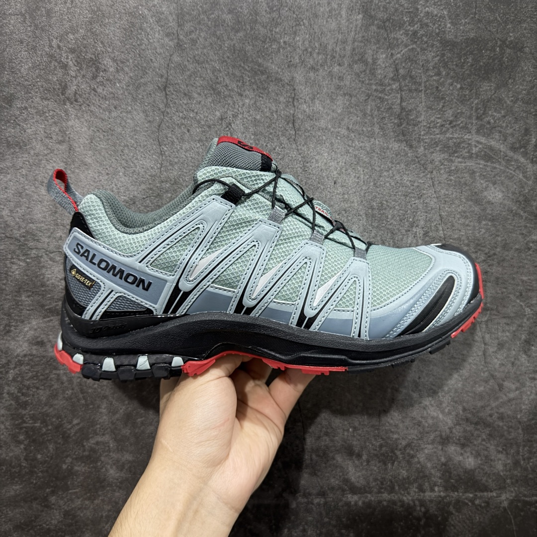 【绿x版】SALOMON XA Pro 3D GTX 萨洛蒙潮流越野机能户外功能鞋 黑蓝色 防水 新配色出货 407894 纯原外贸平台特供订单 耗时半年巨作 全套原纸板楦头开发 原厂特供网布配套加持 确保原汁原味 完美呈现版型 原档数据独家私模五层组合大底 男女鞋同步官方开发至46.5 原装Ortholite轻量化鞋垫 中底布带钢印编号 原厂TPU锁扣 进口港宝加持 后跟自然饱满 还原公司包裹性 鞋面采用SENSIFT贴合技术 全方位贴合包裹脚型 鞋跟部鞋底牵引设计 提供强大的抓地性能 更适应野外崎岖不平的道路 其3D ADVANCED CHASSIS底盘 材料轻量大化 钉齿设计更具稳定性 防护性 鞋底易磨损区运用CONTAGRIP高耐磨材料 应对城市硬质路面长距离跑考验 尺码:36 36.5 37.5 38 38.5 39 40 40.5 41 42 42.5 43 44 44.5 45 46 46.5-选品中心