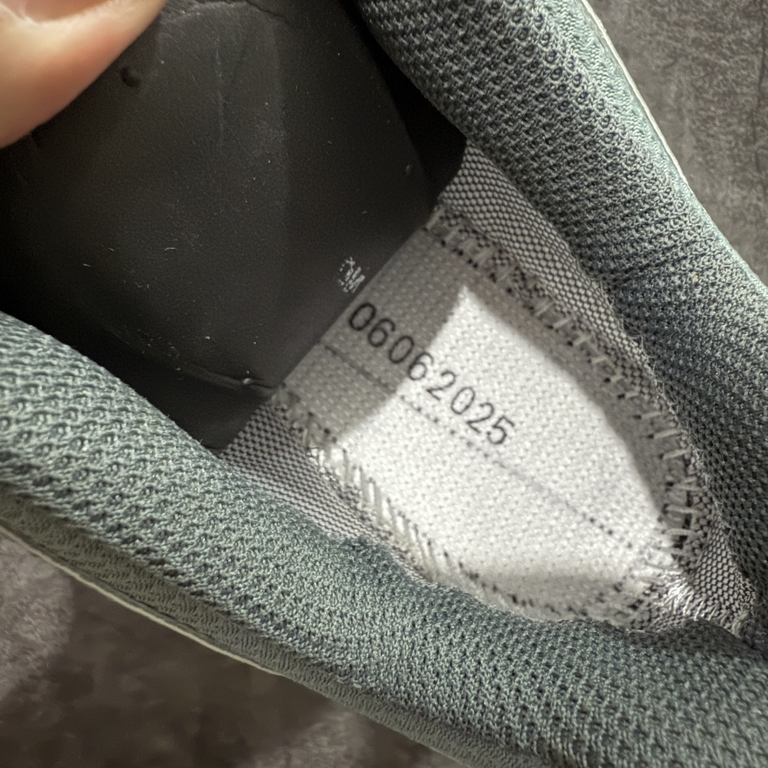 图片[8]-【绿x版】SALOMON XA Pro 3D GTX 萨洛蒙潮流越野机能户外功能鞋 黑蓝色 防水 新配色出货 407894 纯原外贸平台特供订单 耗时半年巨作 全套原纸板楦头开发 原厂特供网布配套加持 确保原汁原味 完美呈现版型 原档数据独家私模五层组合大底 男女鞋同步官方开发至46.5 原装Ortholite轻量化鞋垫 中底布带钢印编号 原厂TPU锁扣 进口港宝加持 后跟自然饱满 还原公司包裹性 鞋面采用SENSIFT贴合技术 全方位贴合包裹脚型 鞋跟部鞋底牵引设计 提供强大的抓地性能 更适应野外崎岖不平的道路 其3D ADVANCED CHASSIS底盘 材料轻量大化 钉齿设计更具稳定性 防护性 鞋底易磨损区运用CONTAGRIP高耐磨材料 应对城市硬质路面长距离跑考验 尺码：36 36.5 37.5 38 38.5 39 40 40.5 41 42 42.5 43 44 44.5 45 46 46.5-选品中心