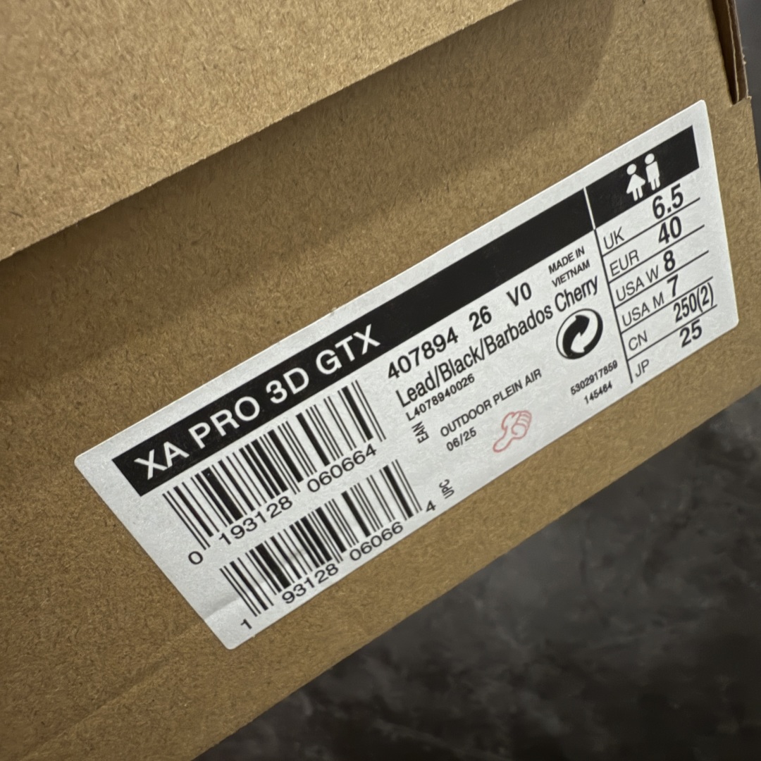 图片[9]-【绿x版】SALOMON XA Pro 3D GTX 萨洛蒙潮流越野机能户外功能鞋 黑蓝色 防水 新配色出货 407894 纯原外贸平台特供订单 耗时半年巨作 全套原纸板楦头开发 原厂特供网布配套加持 确保原汁原味 完美呈现版型 原档数据独家私模五层组合大底 男女鞋同步官方开发至46.5 原装Ortholite轻量化鞋垫 中底布带钢印编号 原厂TPU锁扣 进口港宝加持 后跟自然饱满 还原公司包裹性 鞋面采用SENSIFT贴合技术 全方位贴合包裹脚型 鞋跟部鞋底牵引设计 提供强大的抓地性能 更适应野外崎岖不平的道路 其3D ADVANCED CHASSIS底盘 材料轻量大化 钉齿设计更具稳定性 防护性 鞋底易磨损区运用CONTAGRIP高耐磨材料 应对城市硬质路面长距离跑考验 尺码：36 36.5 37.5 38 38.5 39 40 40.5 41 42 42.5 43 44 44.5 45 46 46.5-选品中心