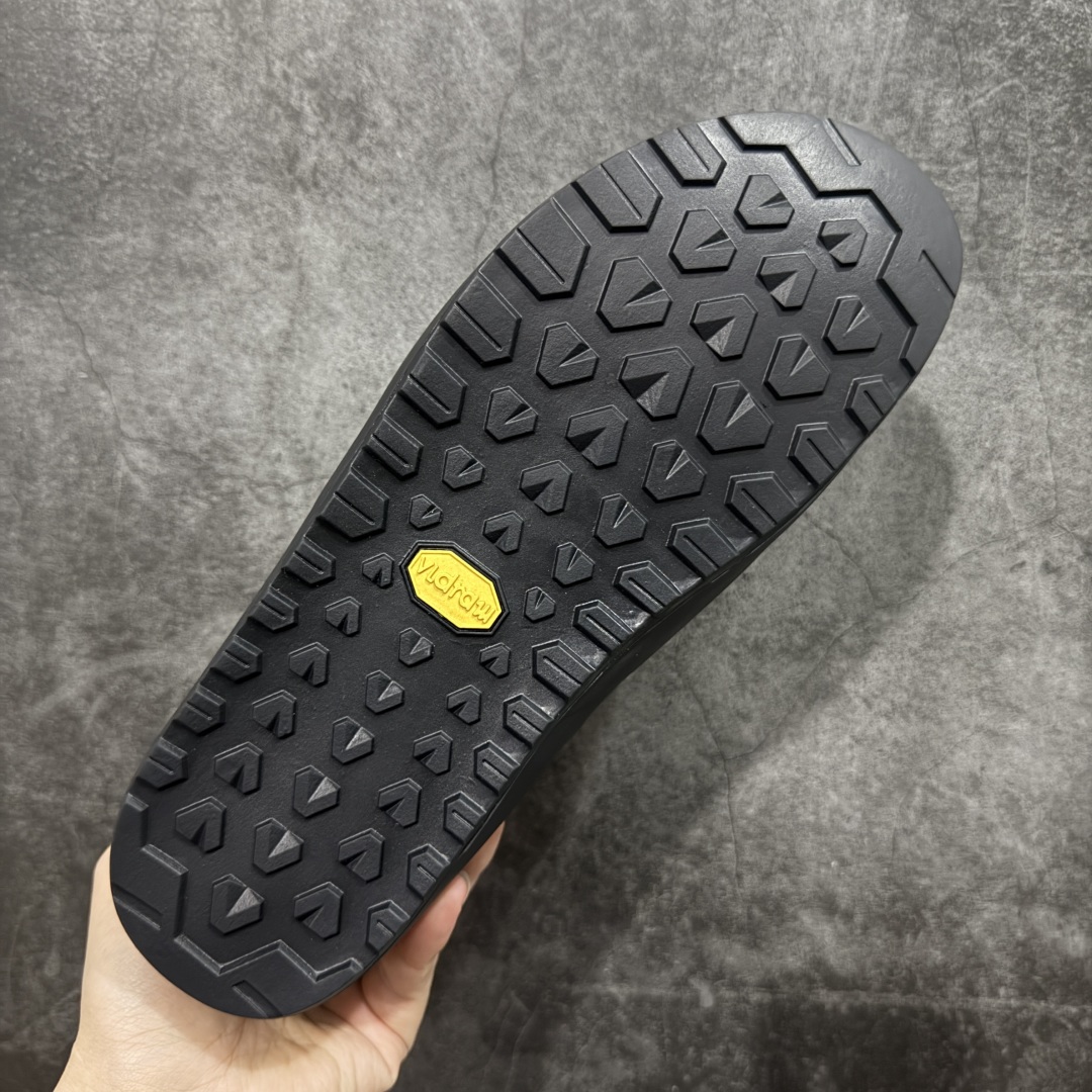 图片[9]-【公司级】ArcTeryx kragg 2024 始祖鸟新款高帮休闲鞋户外运动鞋袜子鞋 采用耐磨防滑鞋底 搭配3cm内增高 柔软鞋垫 上脚轻盈舒适，减震效果强悍，简约的网眼透气材料加一脚蹬设计穿脱方便，颜色百搭， 低调简单，上脚舒适轻便包裹性强无负重感，四季百搭！ 尺码： 39 40 41 42 43 44-选品中心